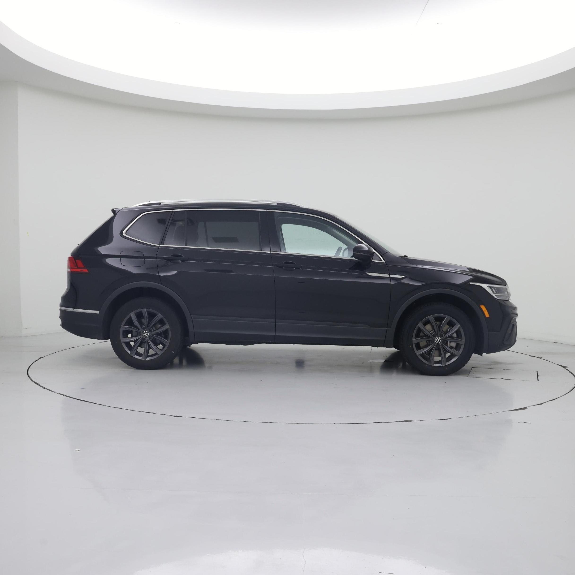Thumbnail: 2023 Volkswagen Tiguan - 7