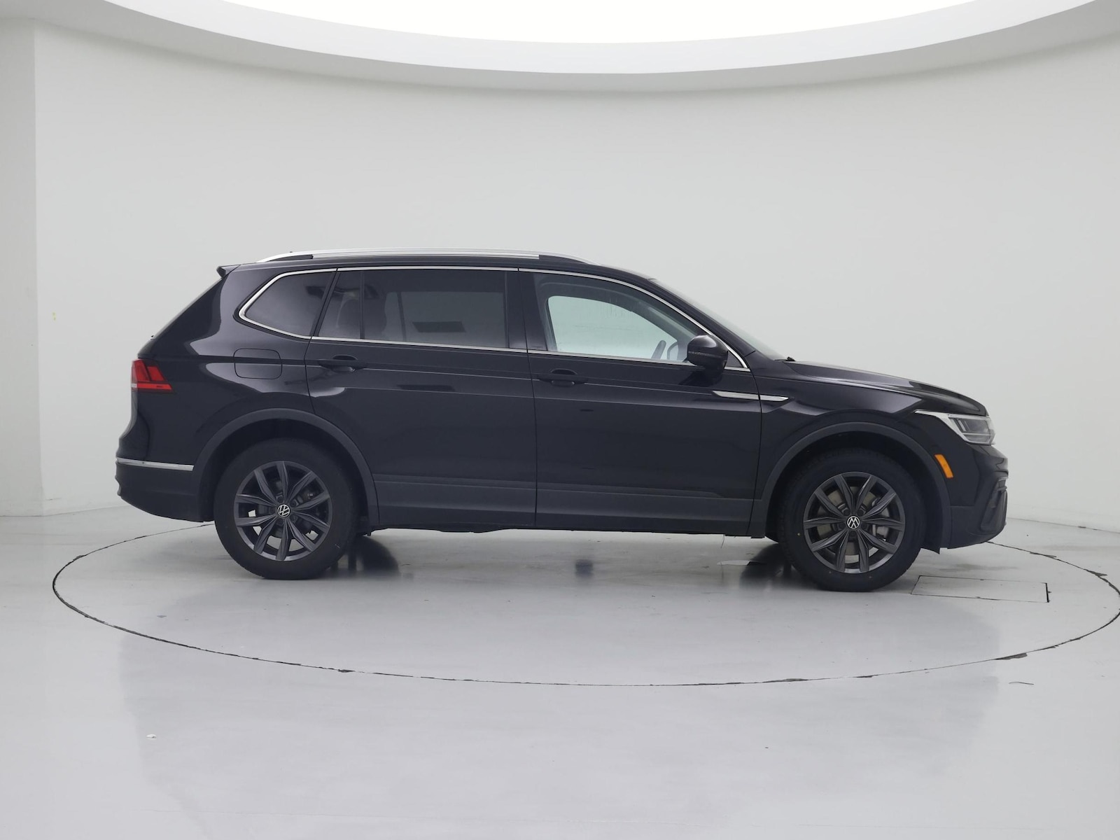 2023 Volkswagen Tiguan SE - Photo 8