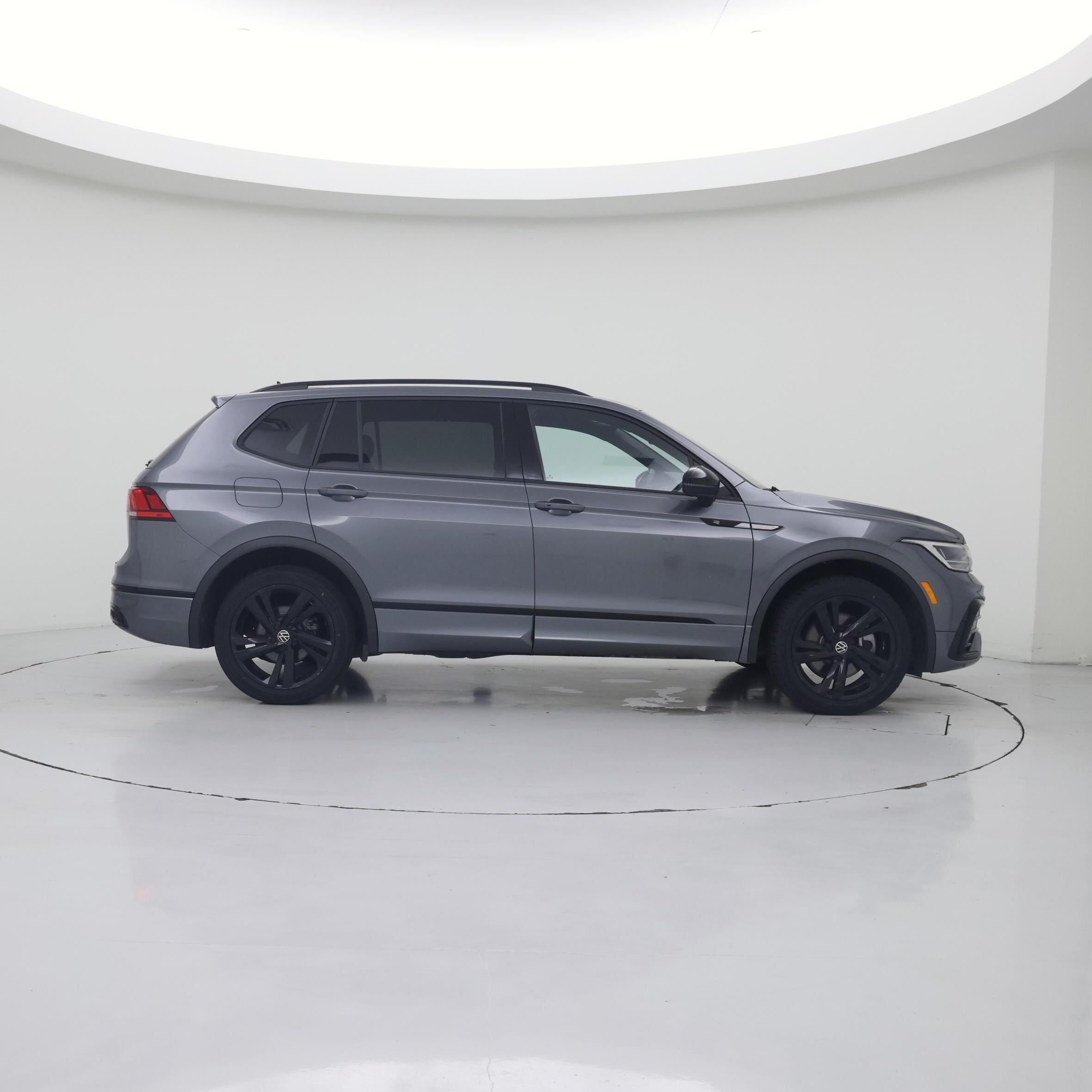Thumbnail: 2023 Volkswagen Tiguan - 7