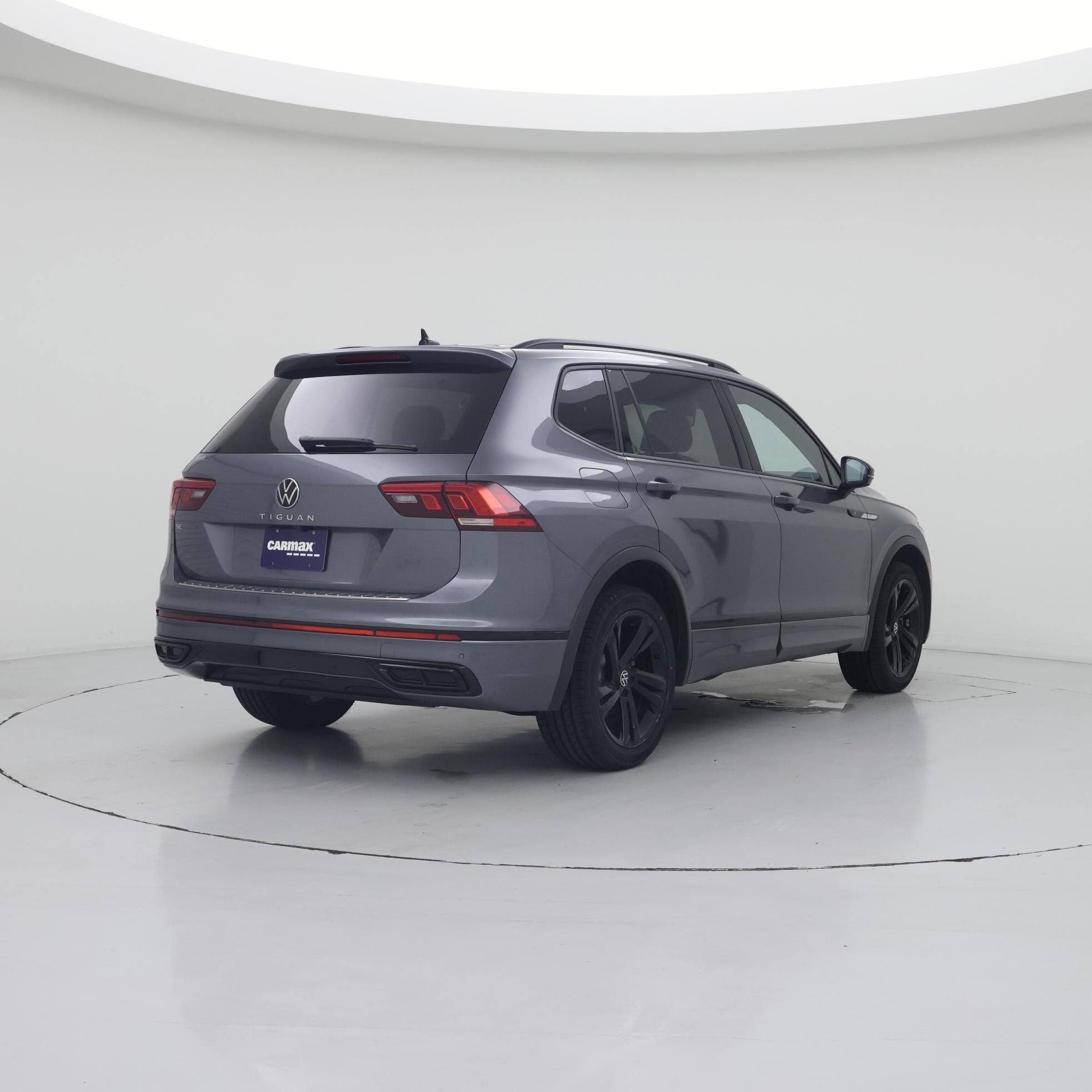 Thumbnail: 2023 Volkswagen Tiguan - 8