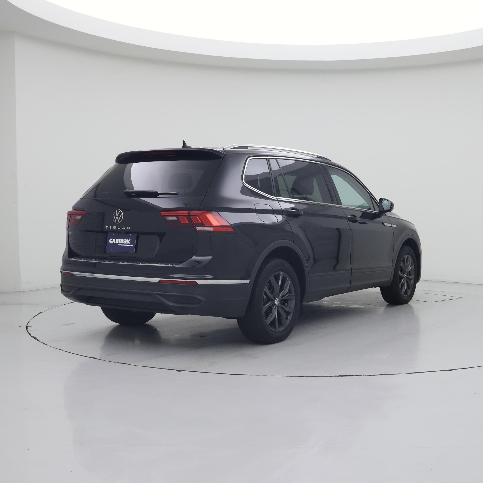 Thumbnail: 2022 Volkswagen Tiguan - 8