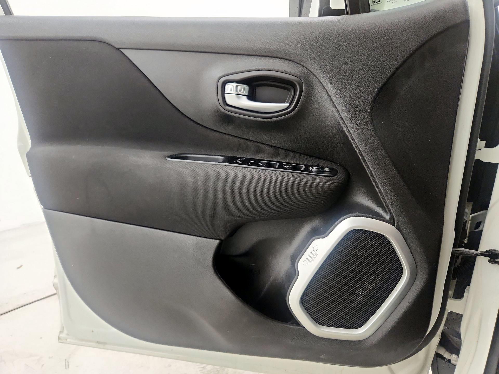 Thumbnail: 2021 Jeep Renegade - 12