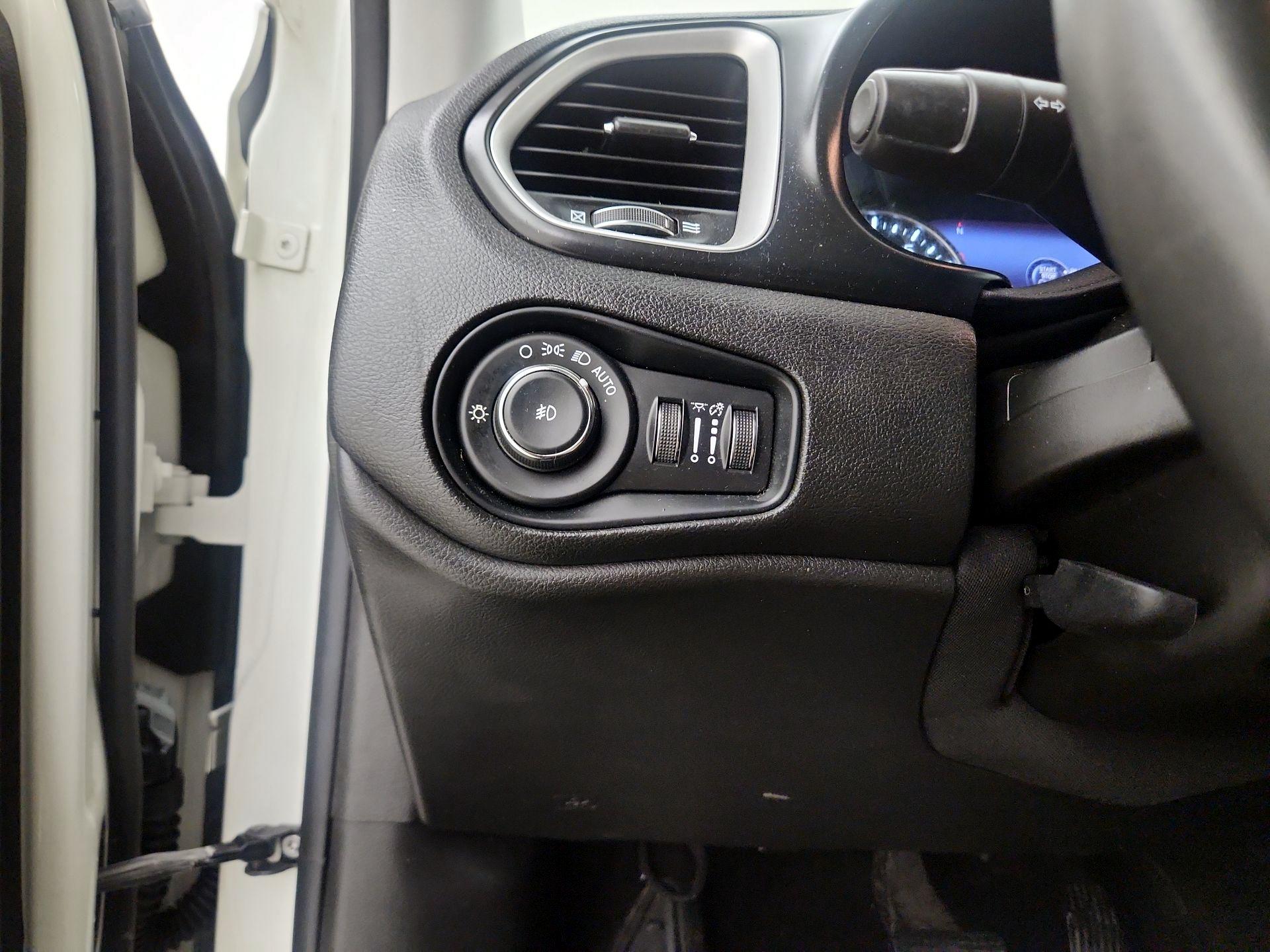 Thumbnail: 2021 Jeep Renegade - 13