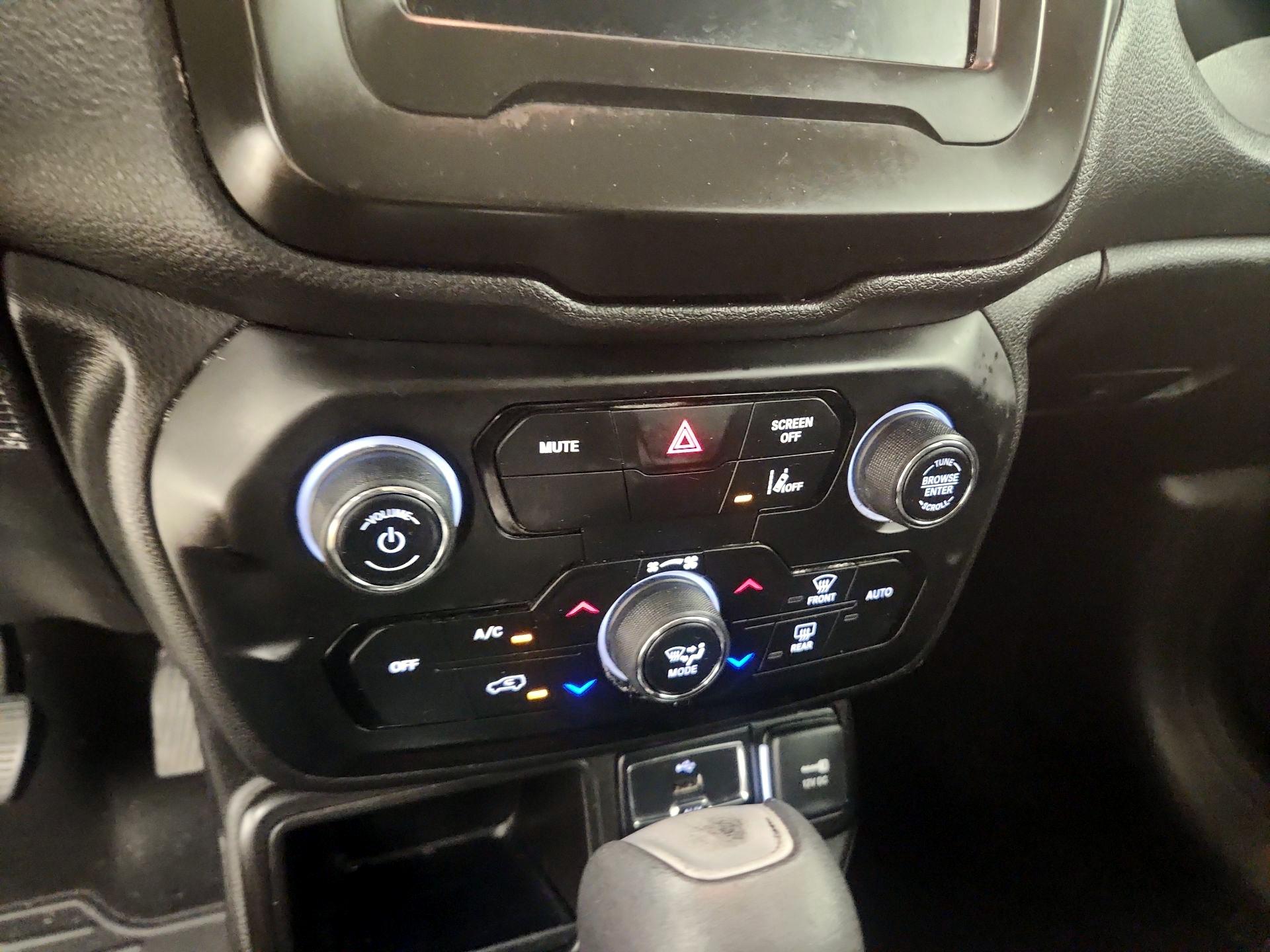 Thumbnail: 2021 Jeep Renegade - 16