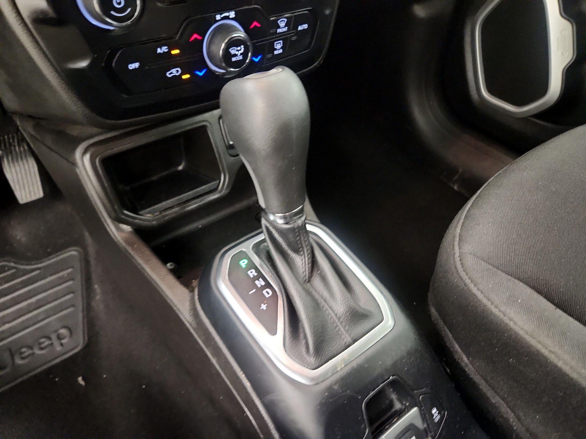 Thumbnail: 2021 Jeep Renegade - 17