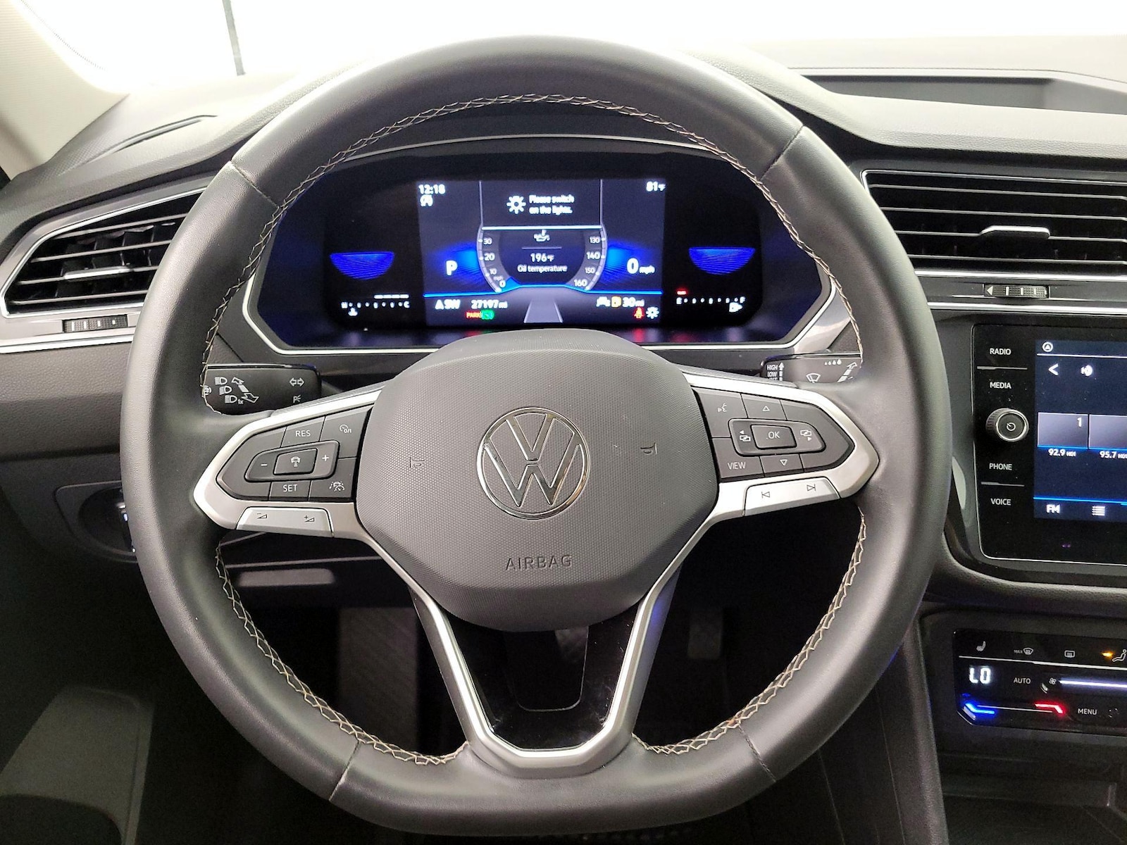 2022 Volkswagen Tiguan SE - Photo 11