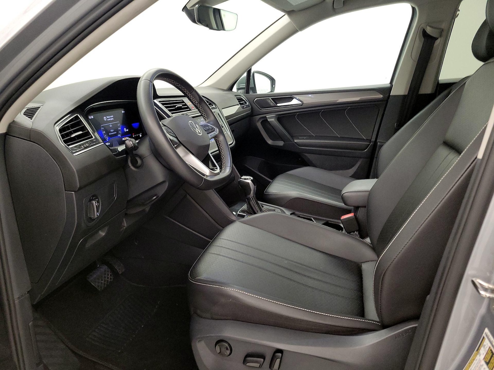 2022 Volkswagen Tiguan SE - Photo 12