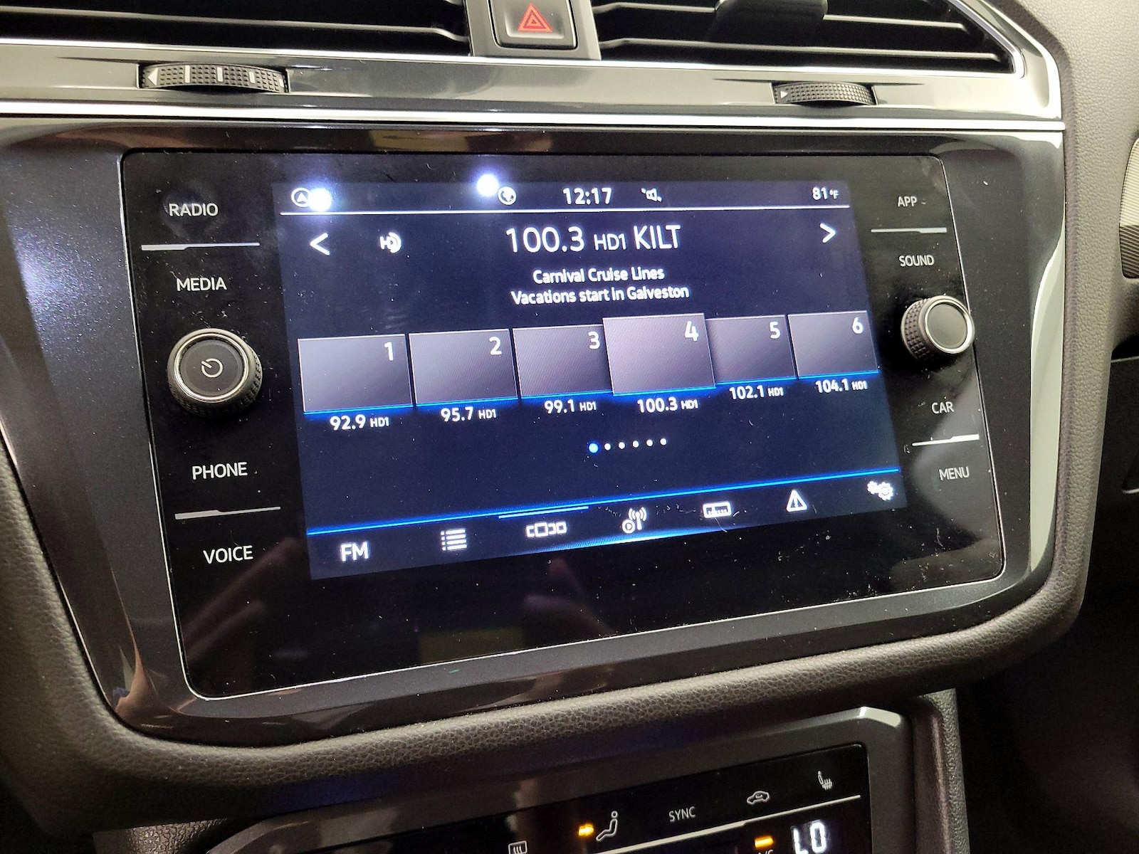 2022 Volkswagen Tiguan SE - Photo 16