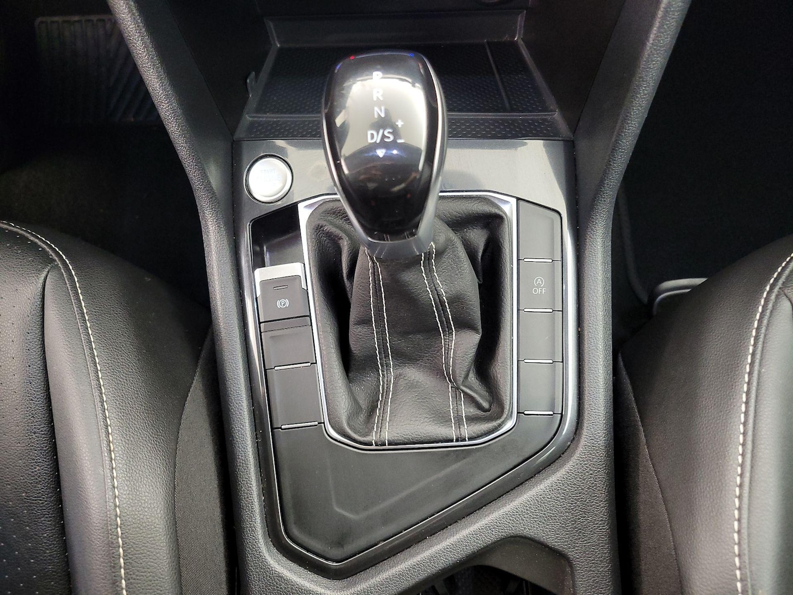 2022 Volkswagen Tiguan SE - Photo 18