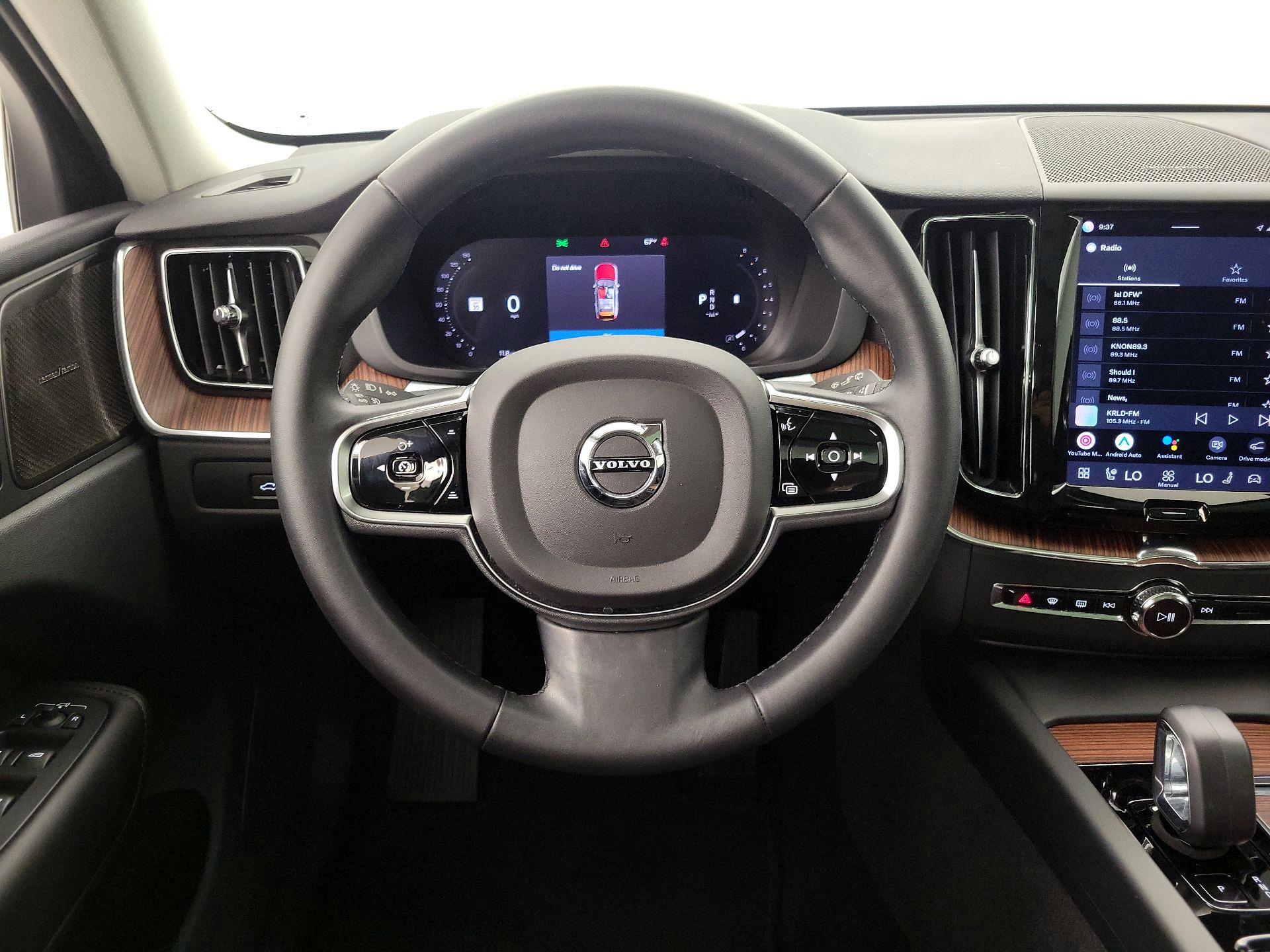 Thumbnail: 2023 Volvo XC60 - 10