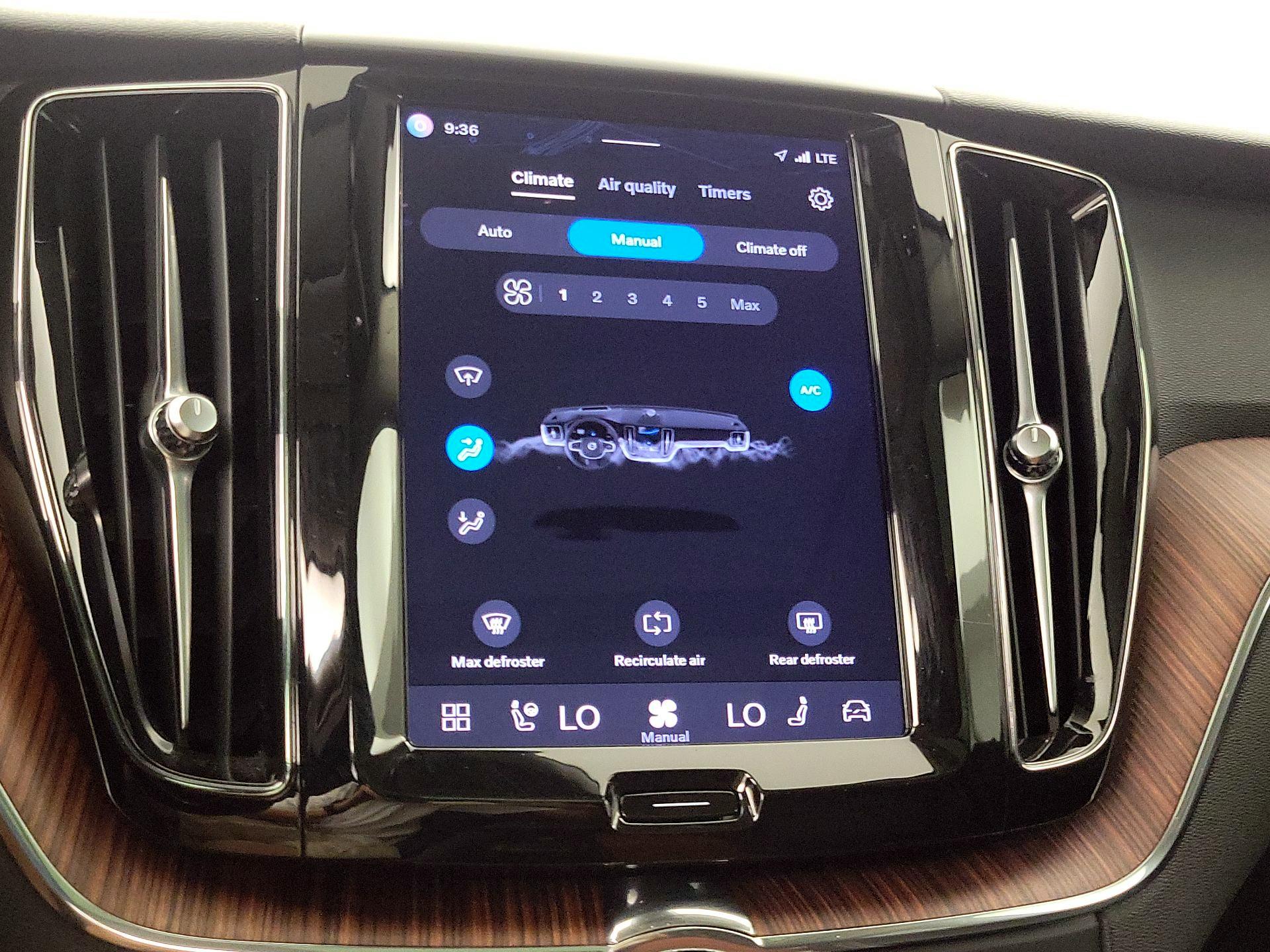 Thumbnail: 2023 Volvo XC60 - 16