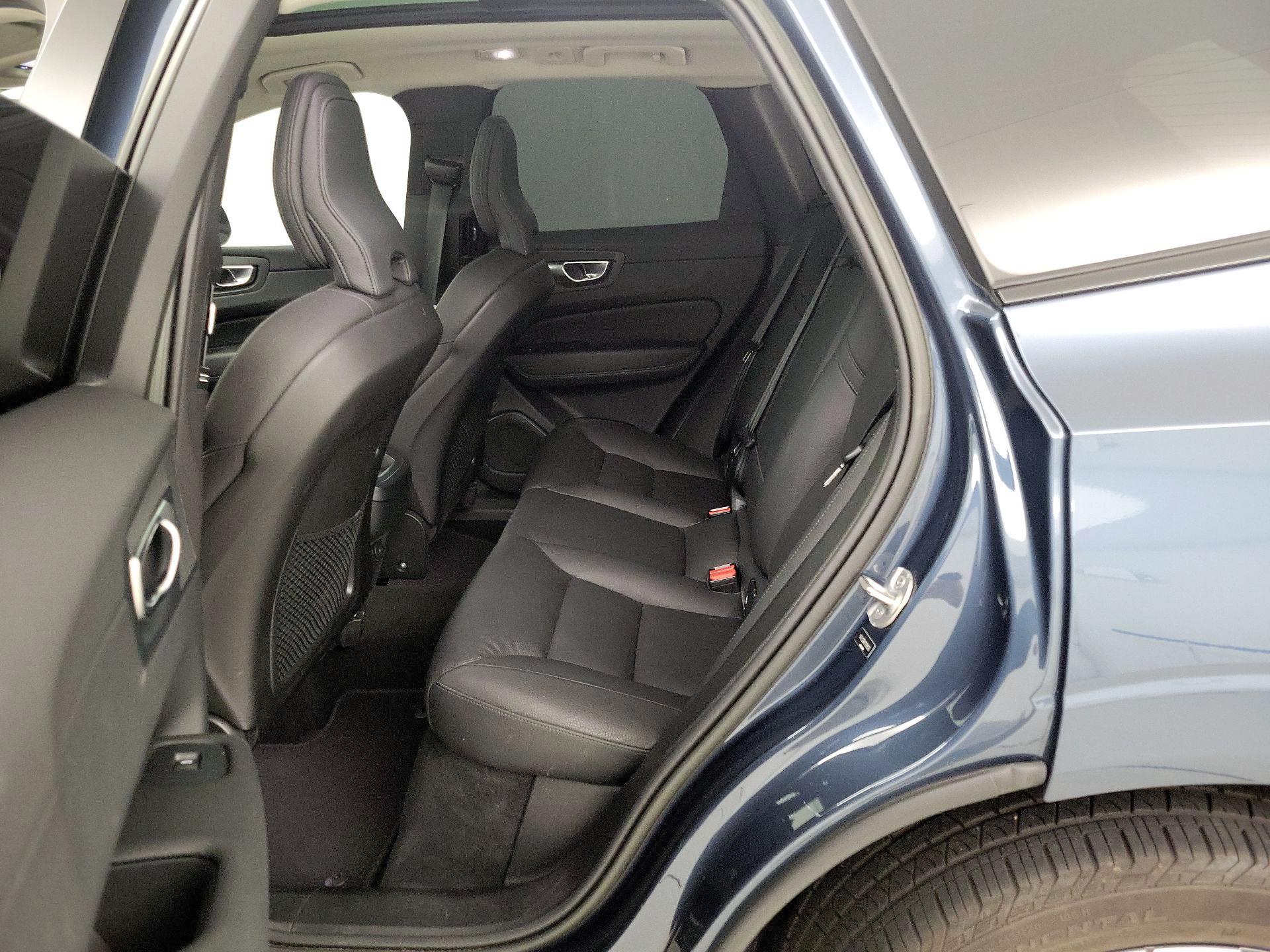Thumbnail: 2023 Volvo XC60 - 20