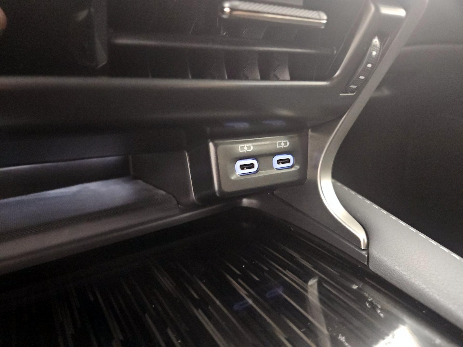 2025 Lexus RX 350 - Photo 19