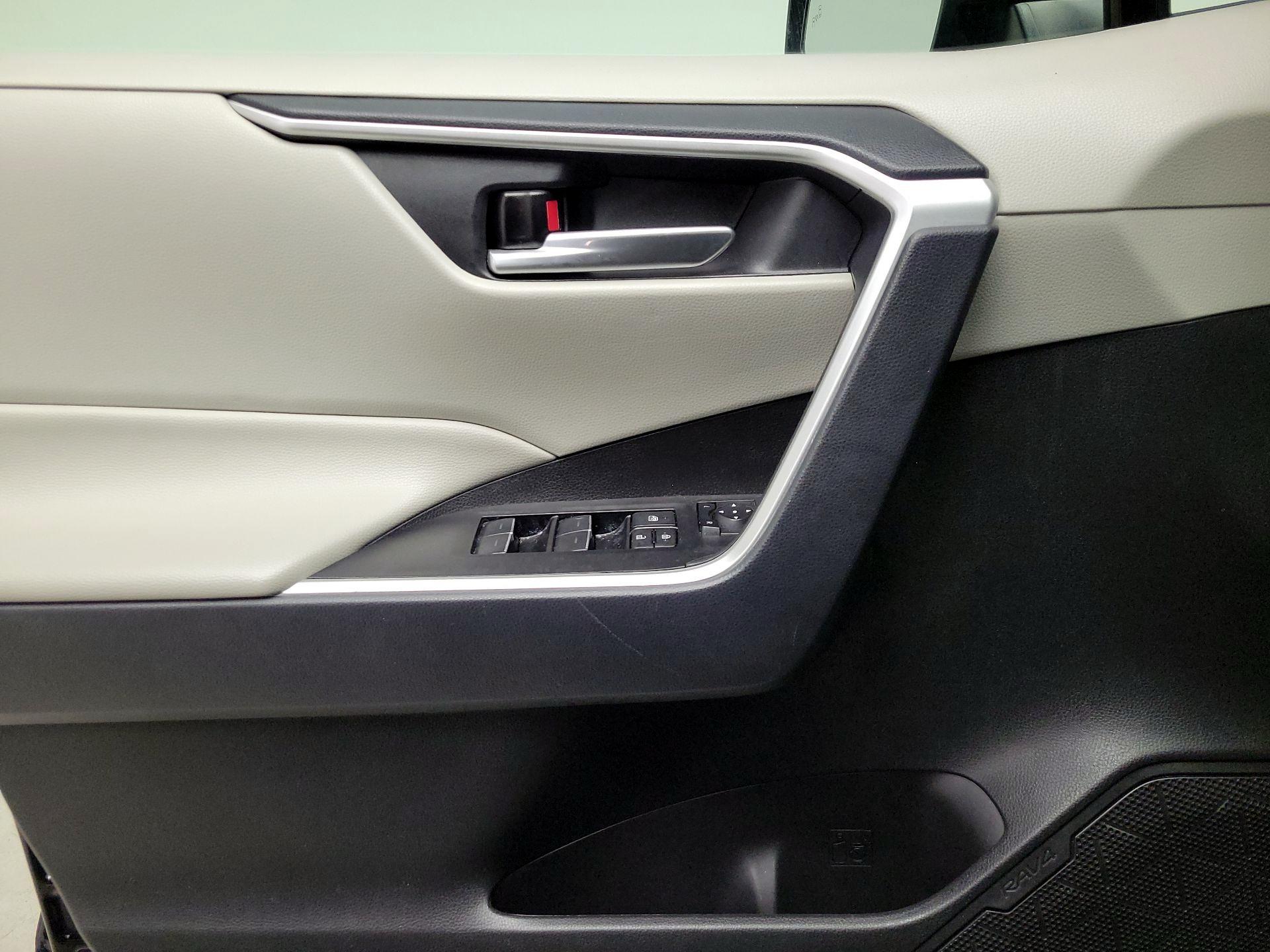 Thumbnail: 2025 Toyota RAV4 - 12
