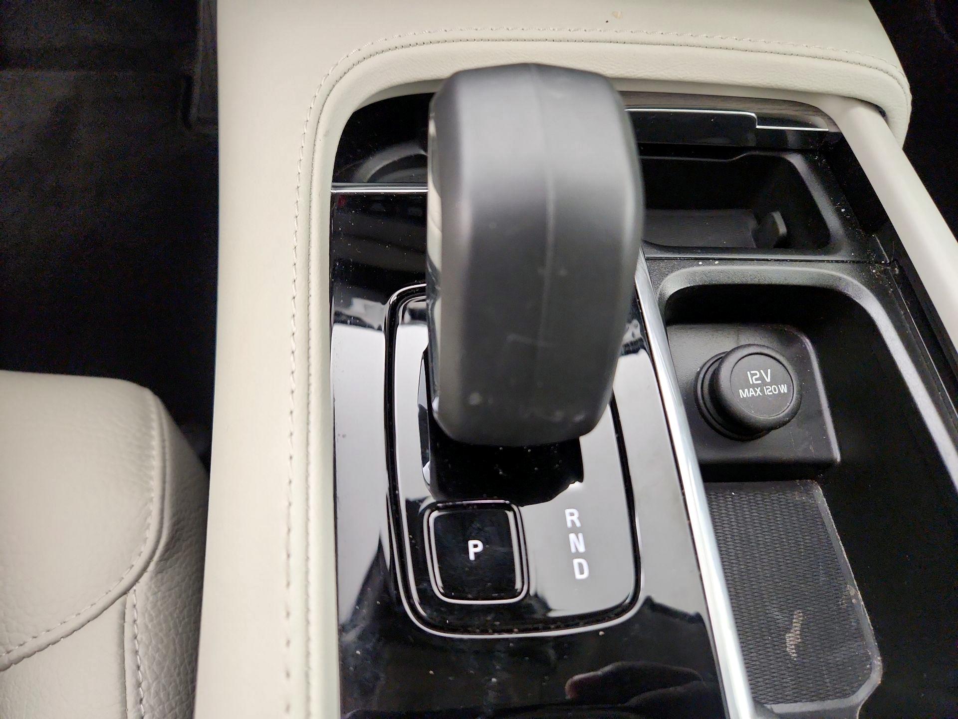 Thumbnail: 2025 Volvo XC90 - 18