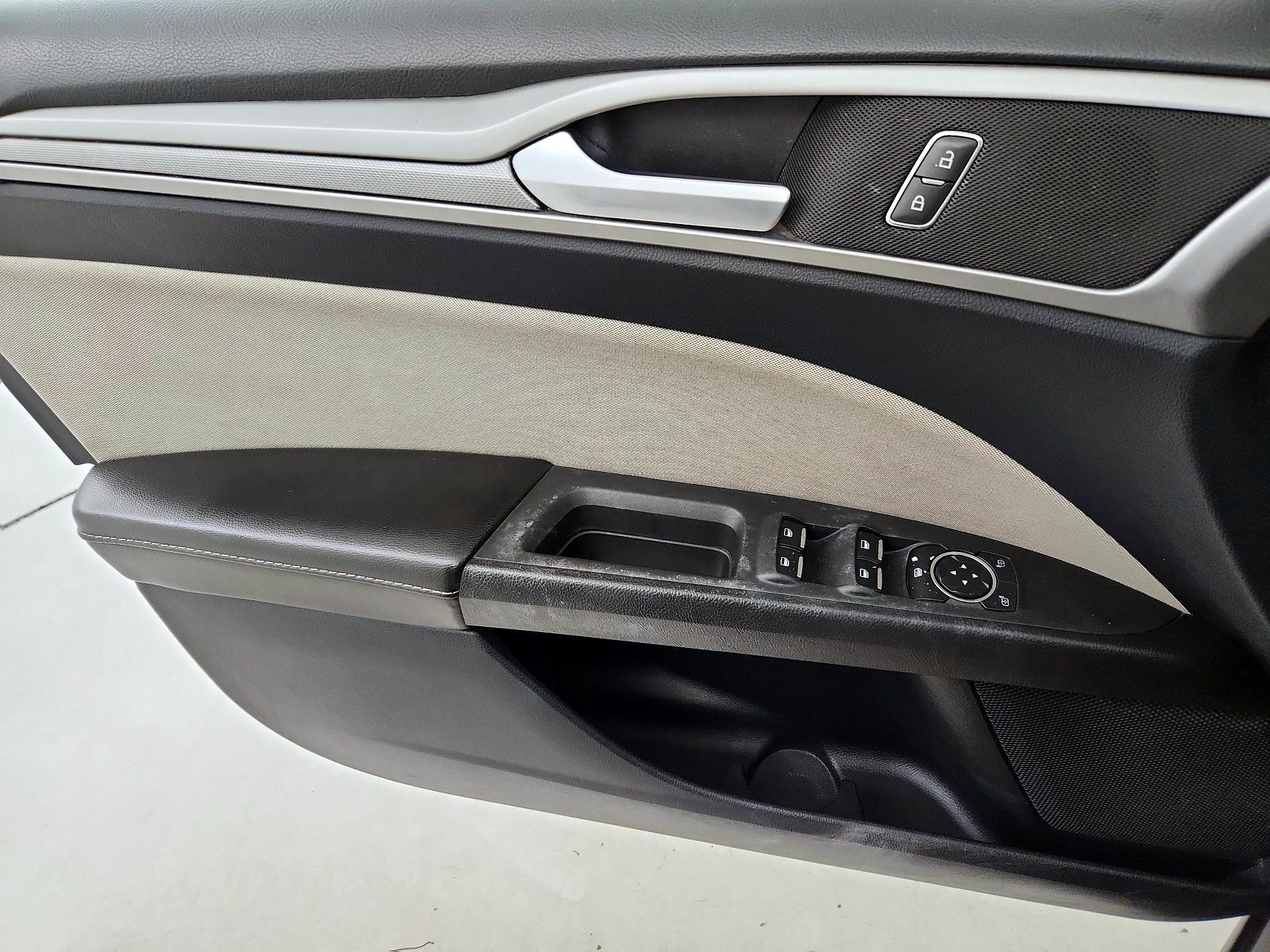 Thumbnail: 2020 Ford Fusion - 12