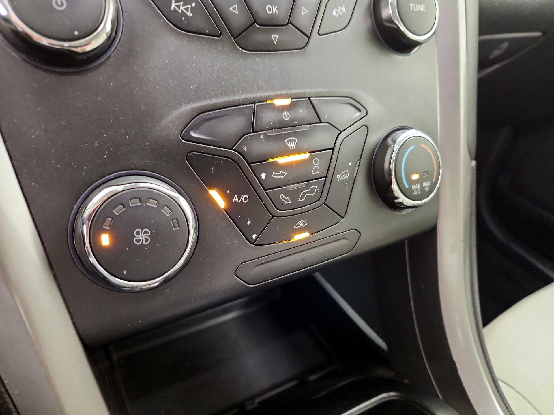 Thumbnail: 2020 Ford Fusion - 16