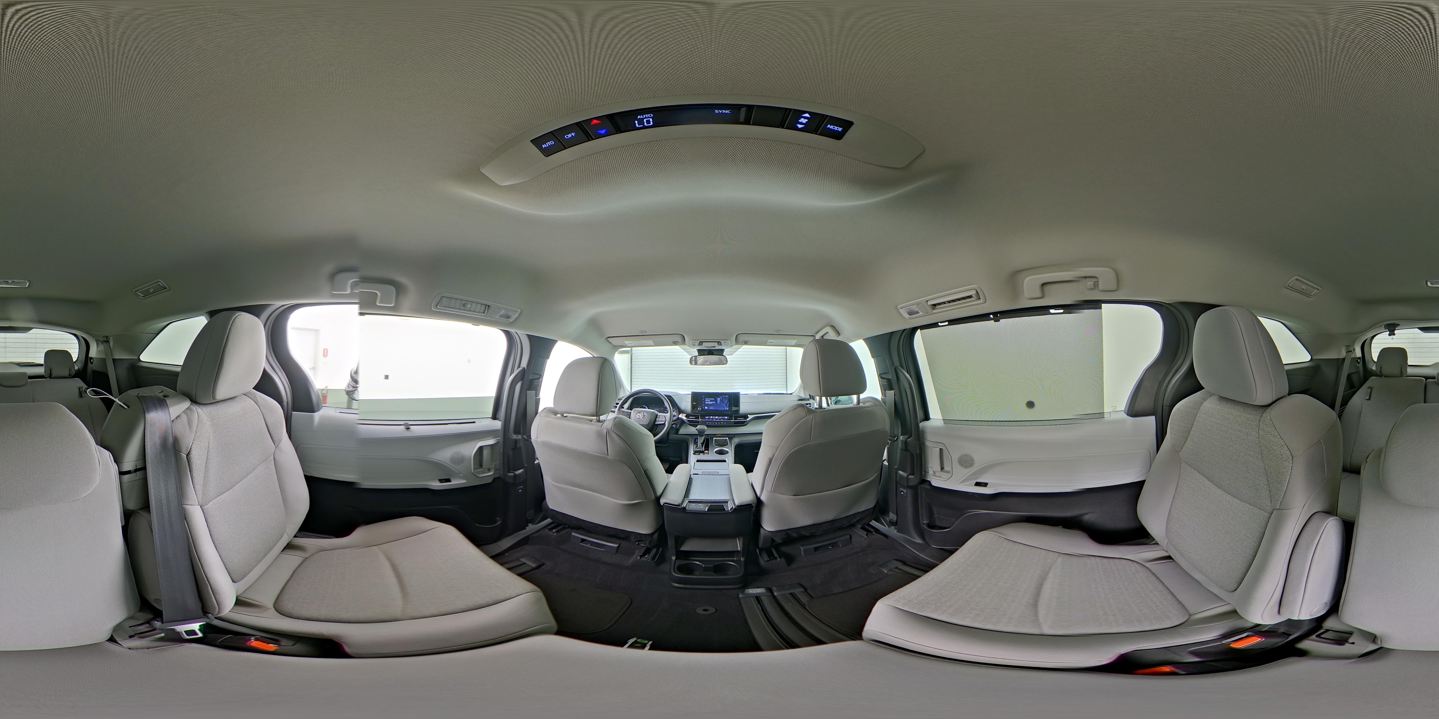 2025 Toyota Sienna LE - Photo 27