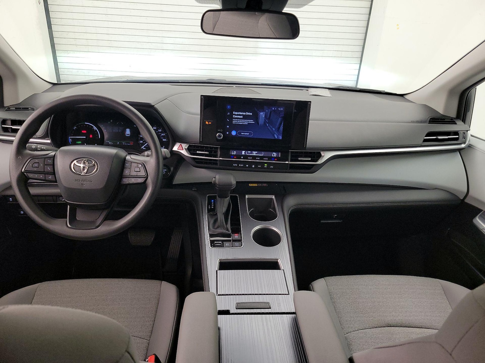 2025 Toyota Sienna LE - Photo 10
