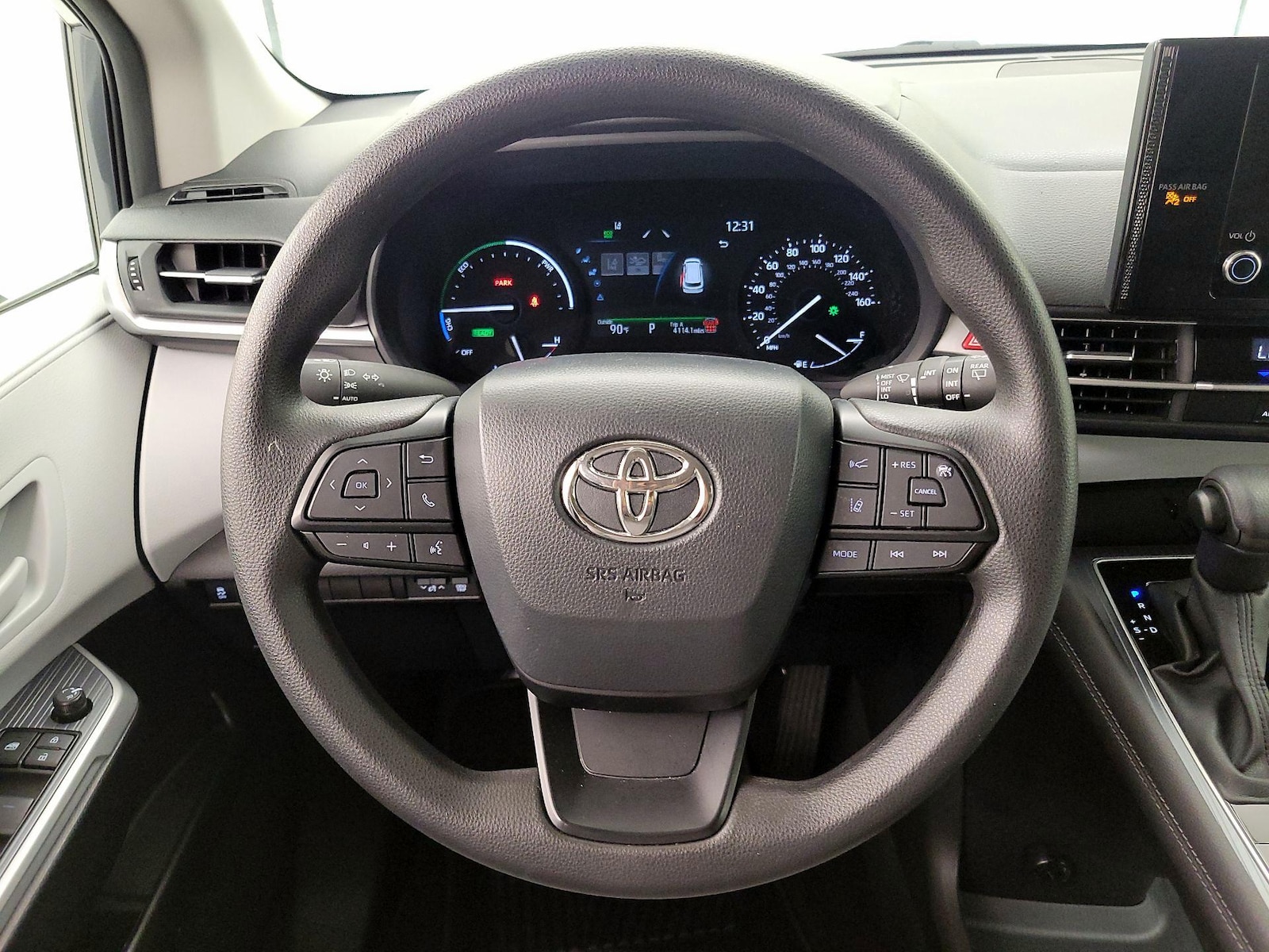 2025 Toyota Sienna LE - Photo 11
