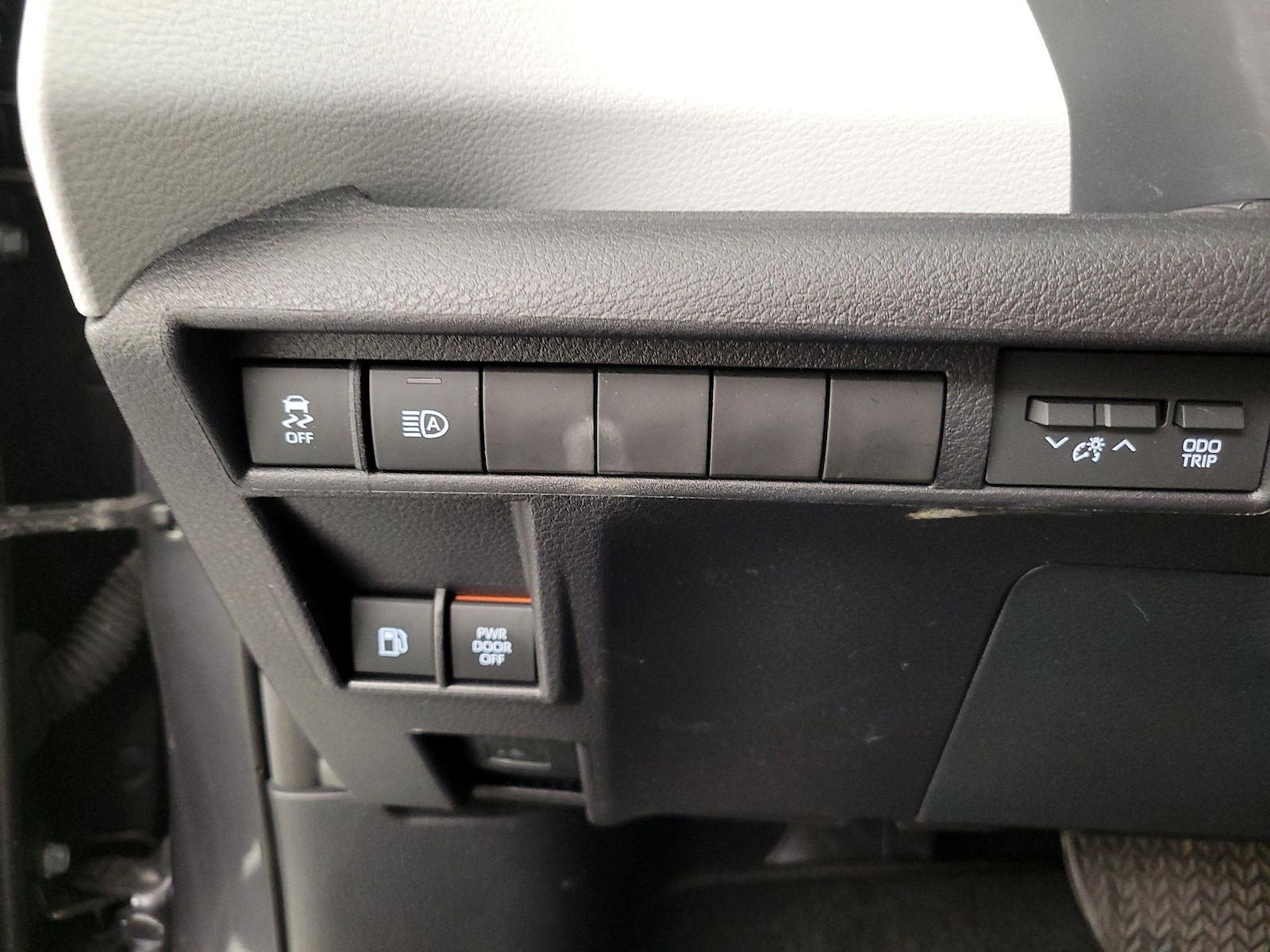 2025 Toyota Sienna LE - Photo 14