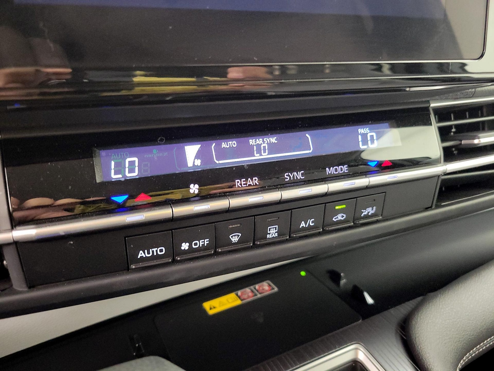 2025 Toyota Sienna LE - Photo 17
