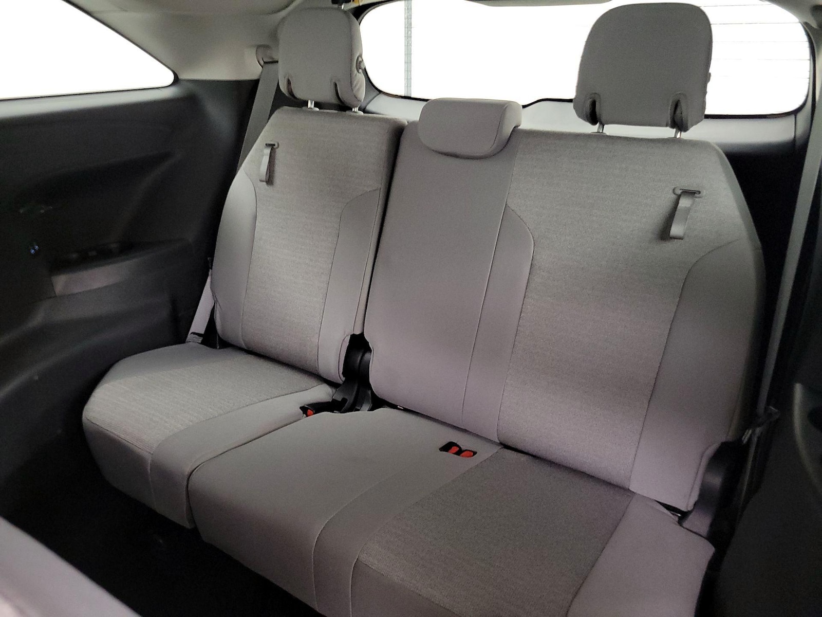 2025 Toyota Sienna LE - Photo 21