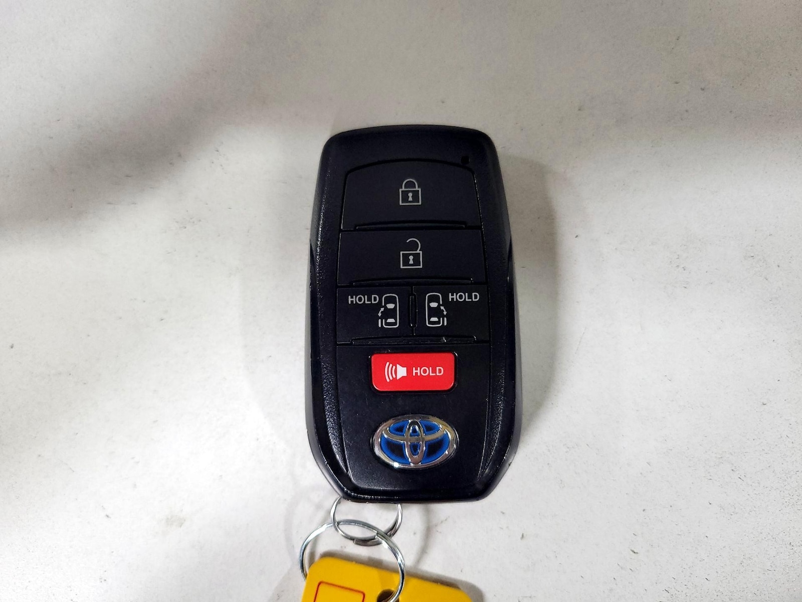 2025 Toyota Sienna LE - Photo 25