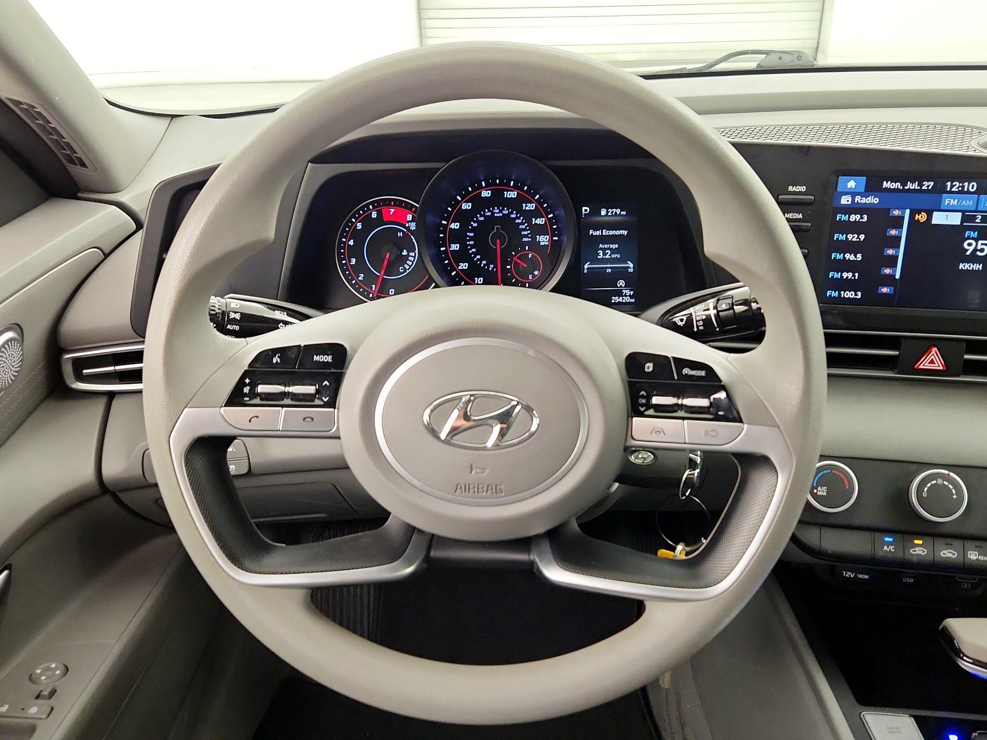 Thumbnail: 2021 Hyundai Elantra - 10