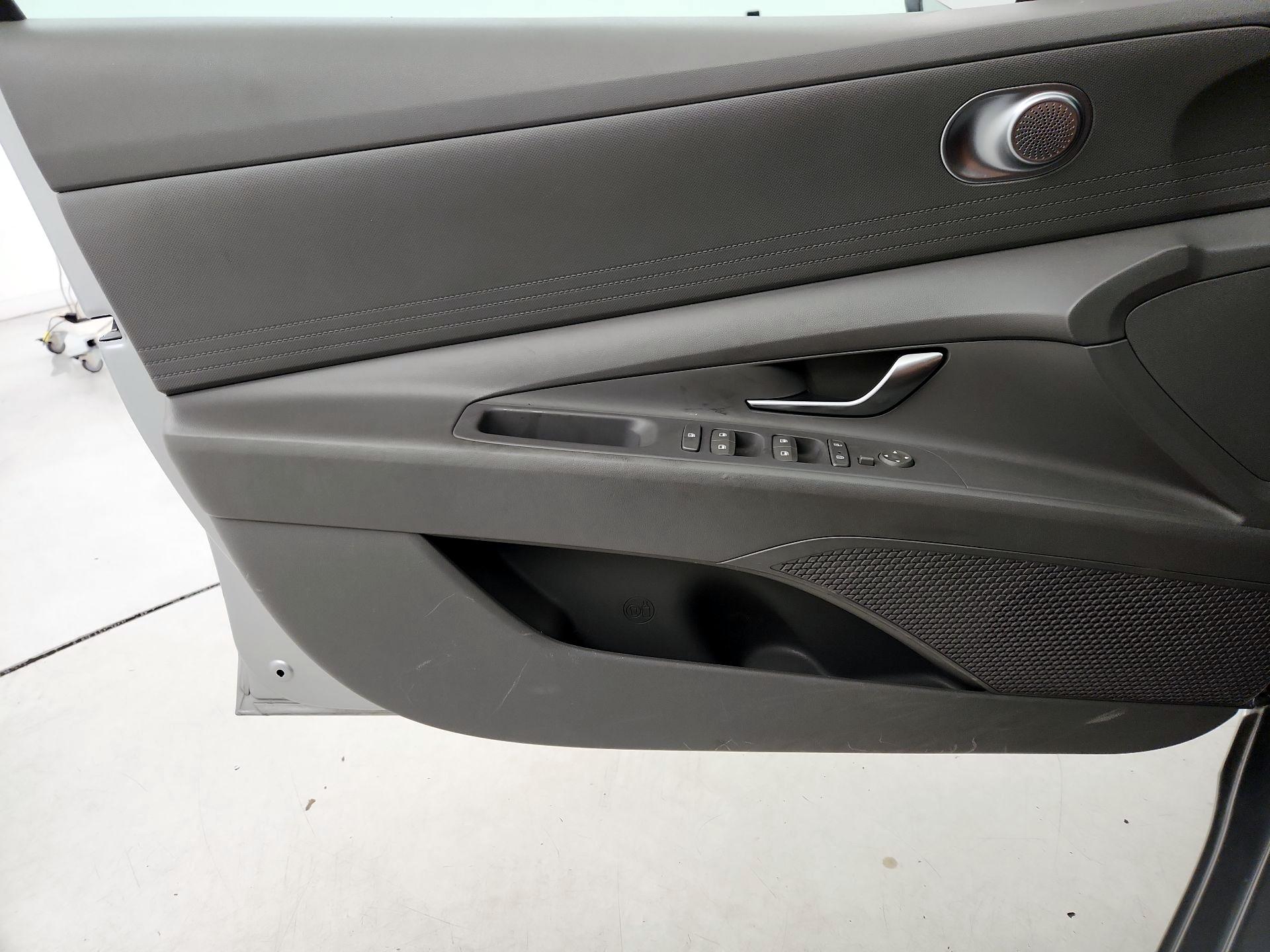 Thumbnail: 2021 Hyundai Elantra - 12