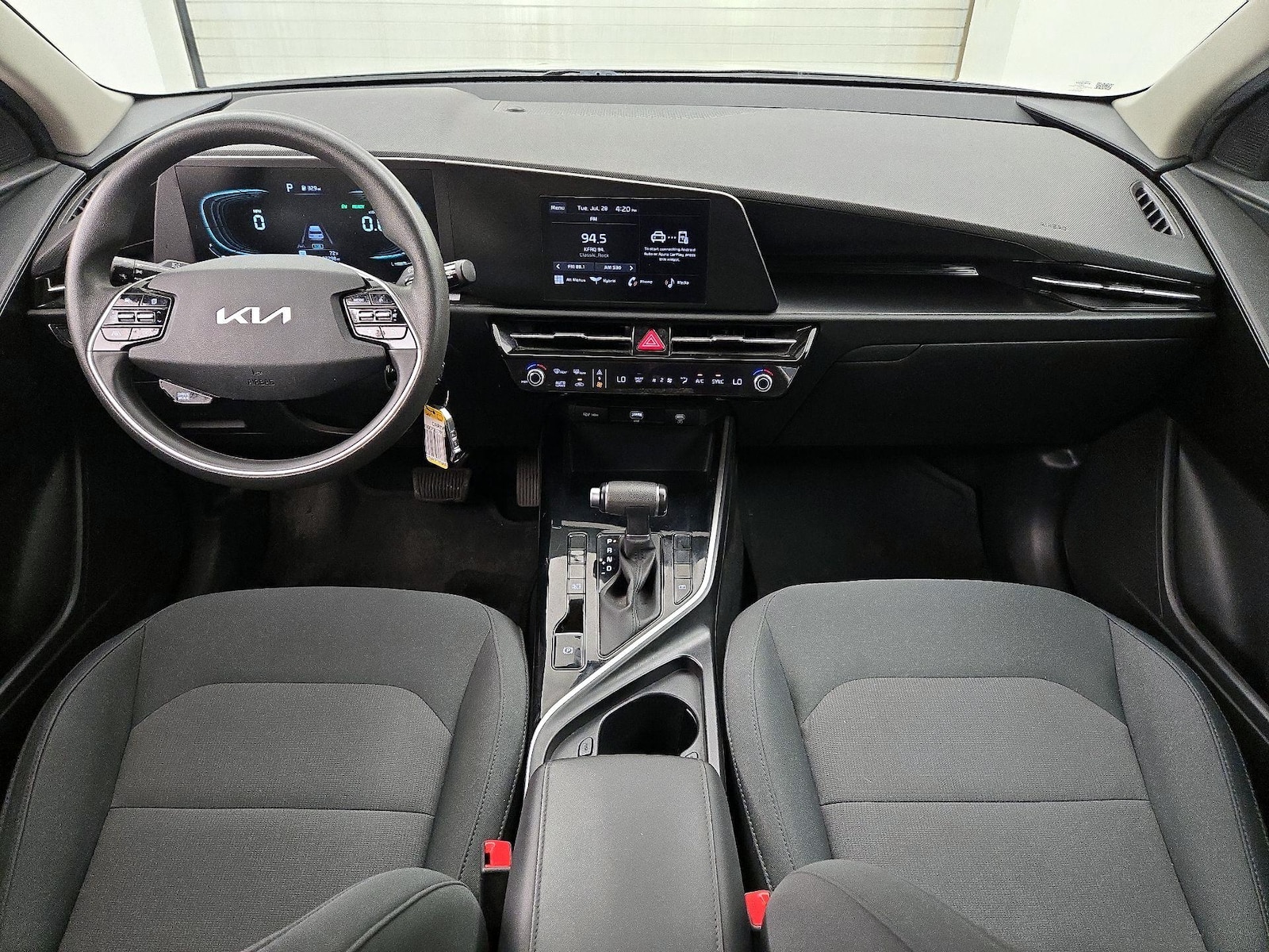 2024 Kia Niro LX - Photo 10