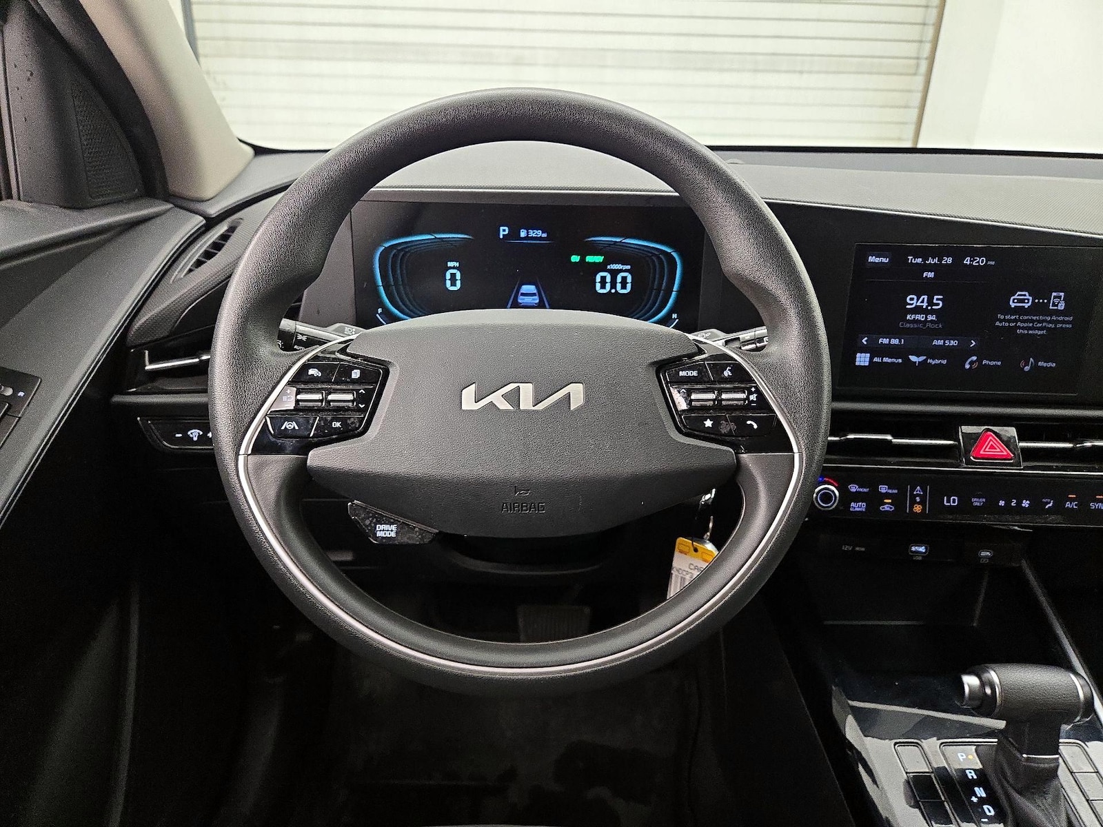 2024 Kia Niro LX - Photo 11