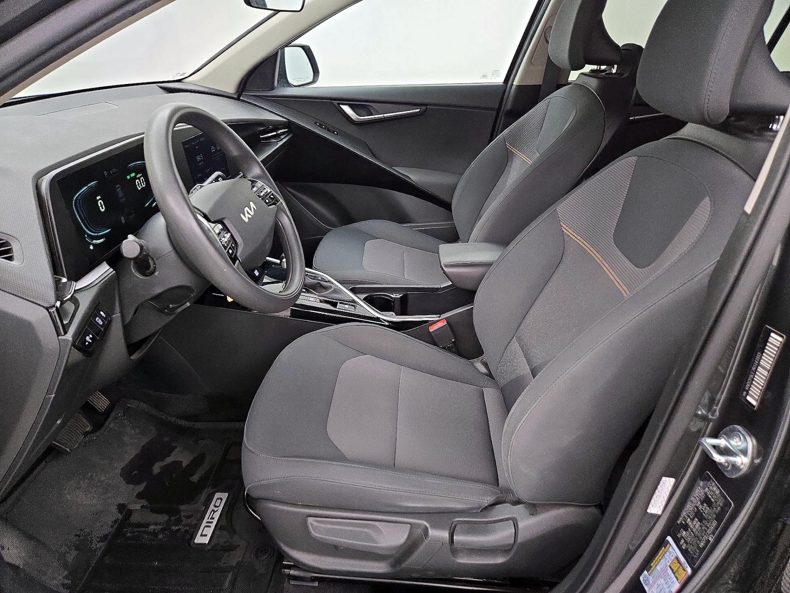 2024 Kia Niro LX - Photo 12