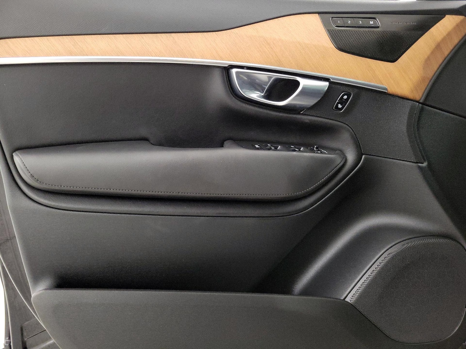 2025 Volvo XC90 Plus - Photo 13