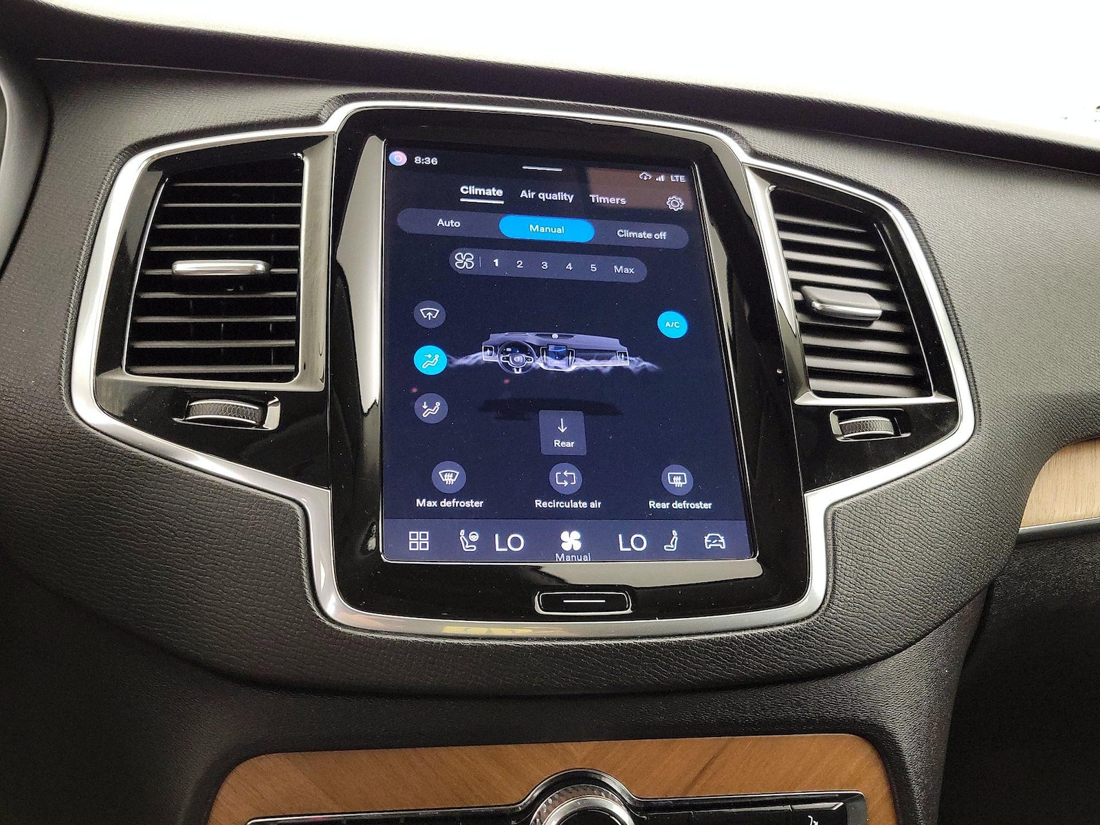 2025 Volvo XC90 Plus - Photo 17