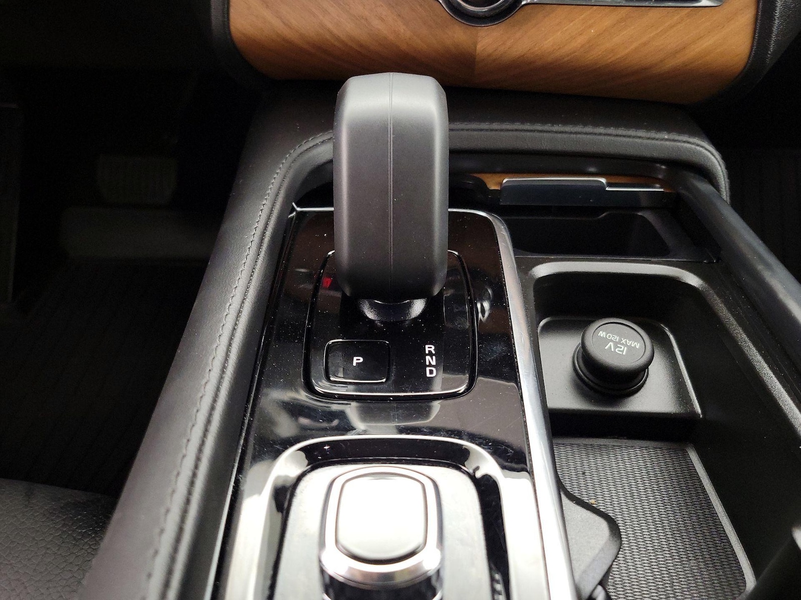 2025 Volvo XC90 Plus - Photo 18