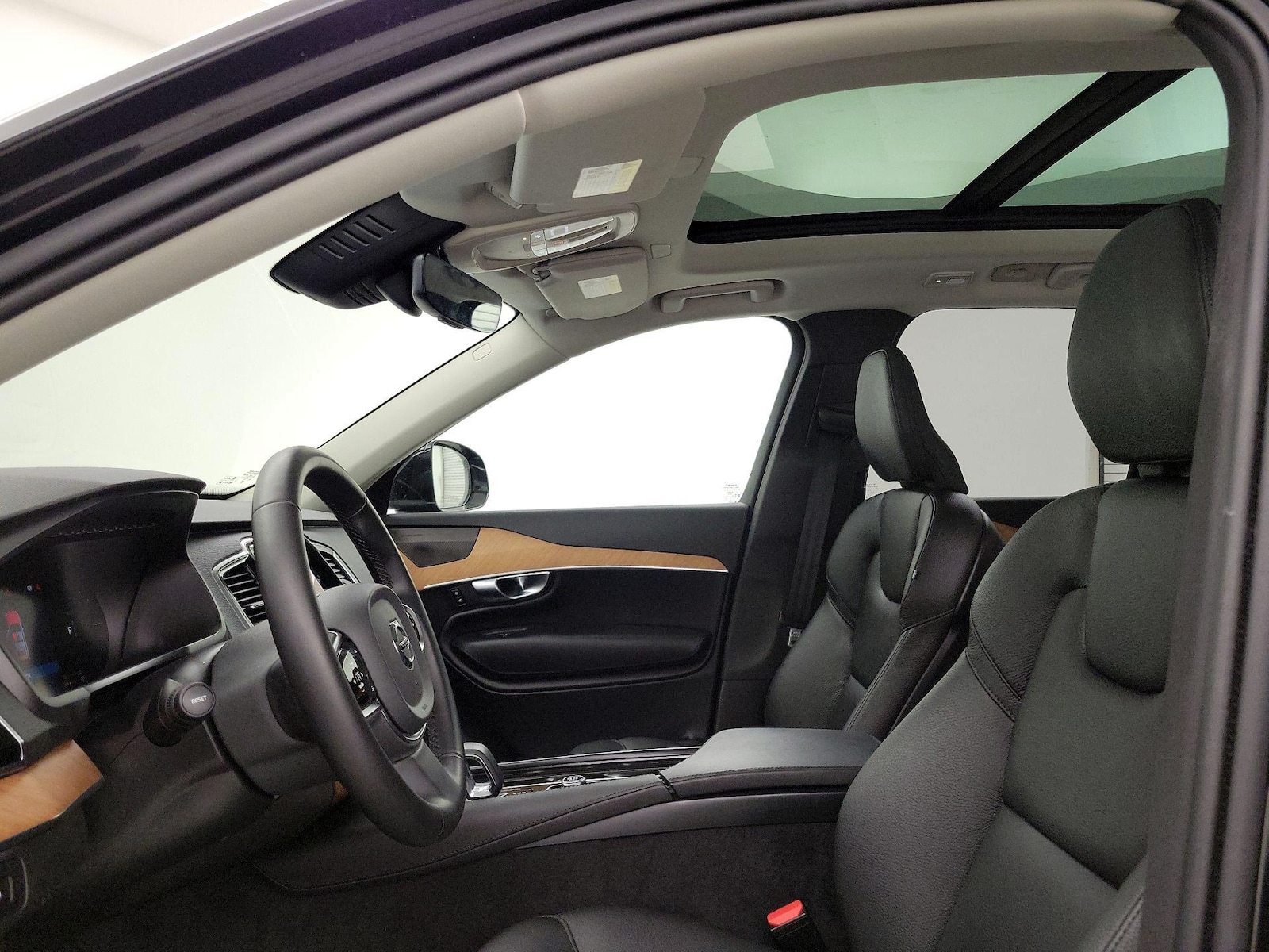 2025 Volvo XC90 Plus - Photo 20