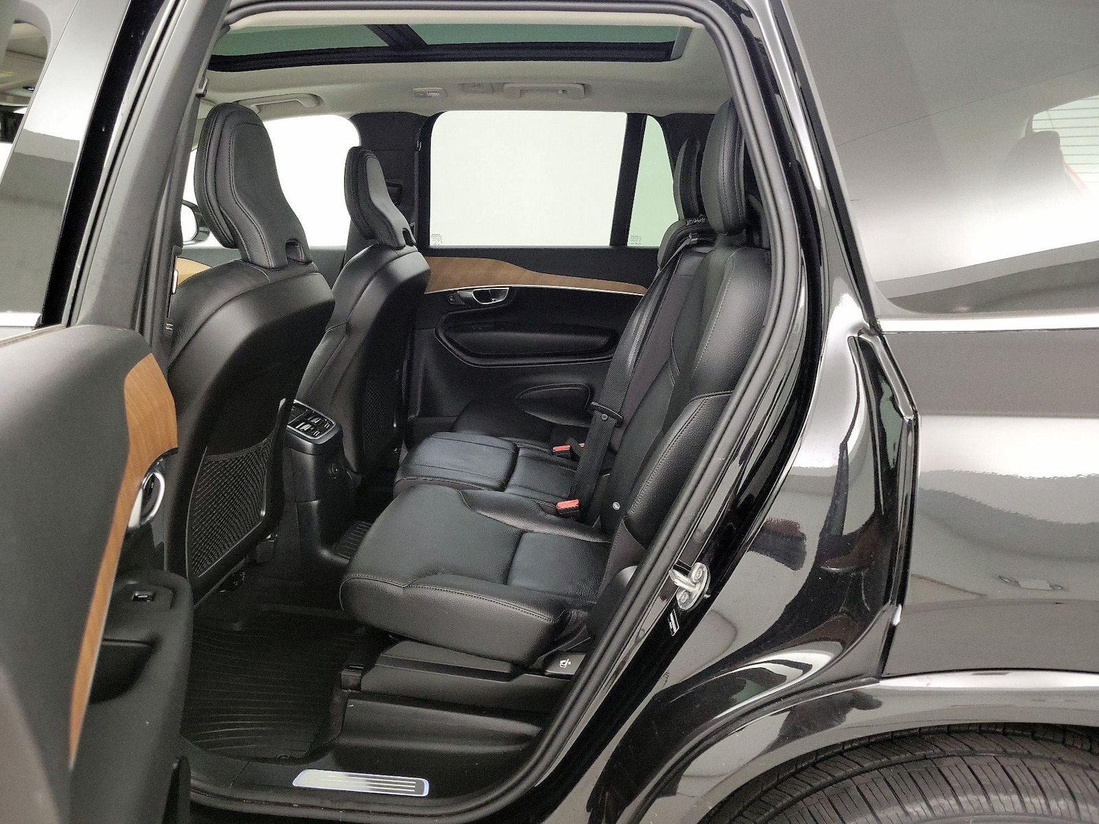 2025 Volvo XC90 Plus - Photo 21