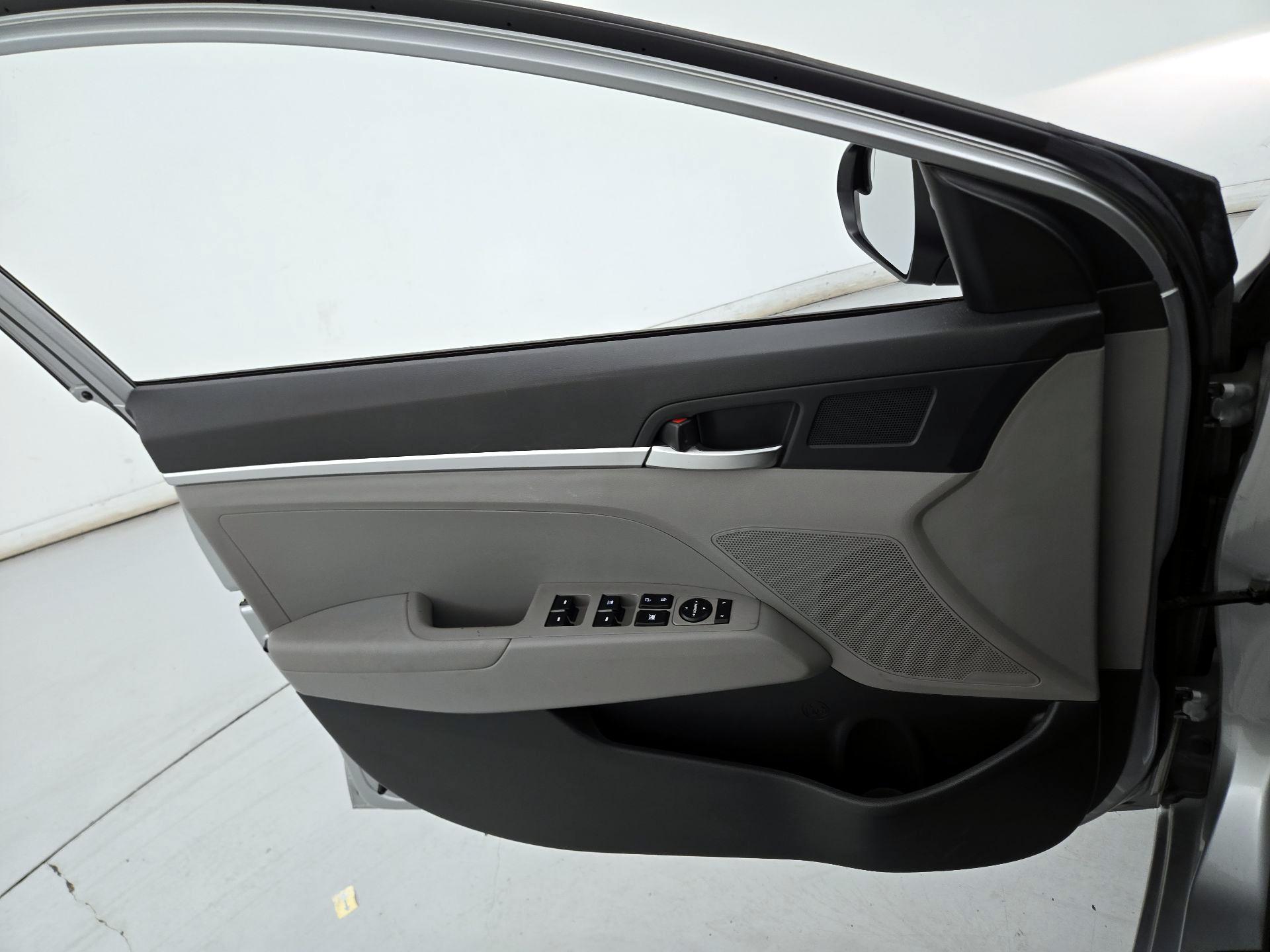 Thumbnail: 2020 Hyundai Elantra - 12