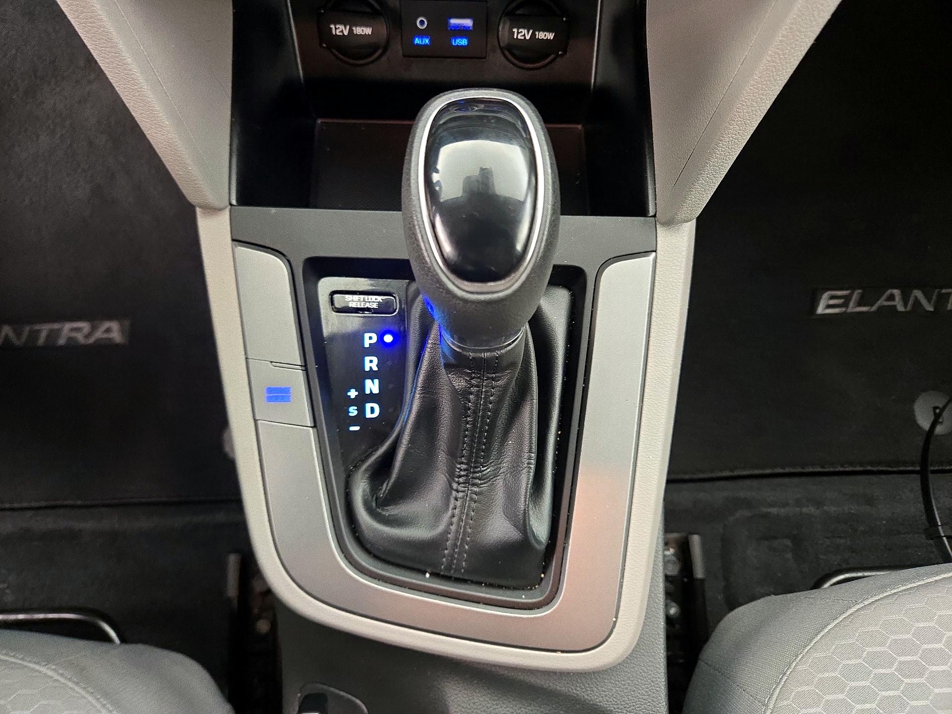 Thumbnail: 2020 Hyundai Elantra - 17