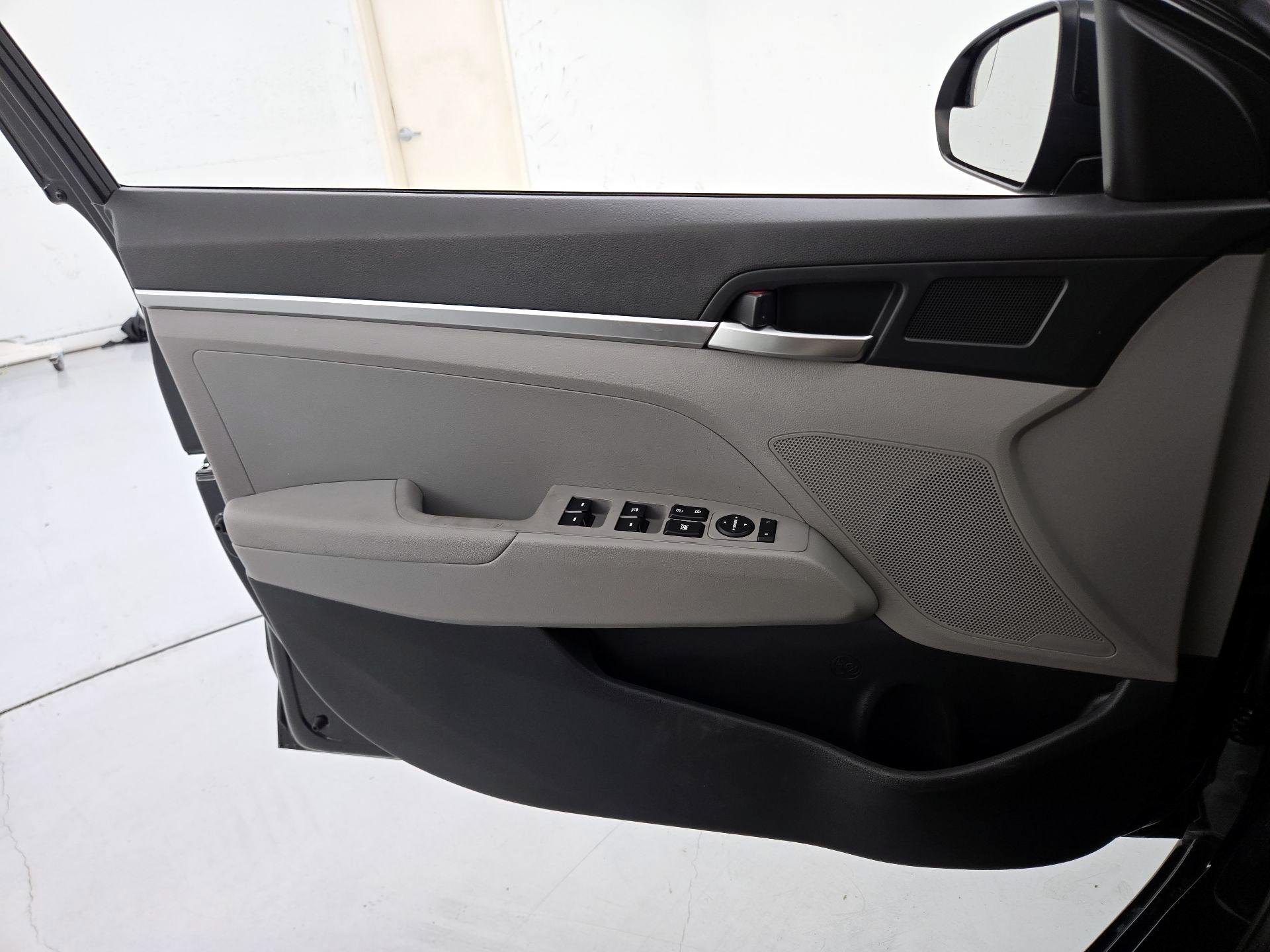 Thumbnail: 2020 Hyundai Elantra - 12