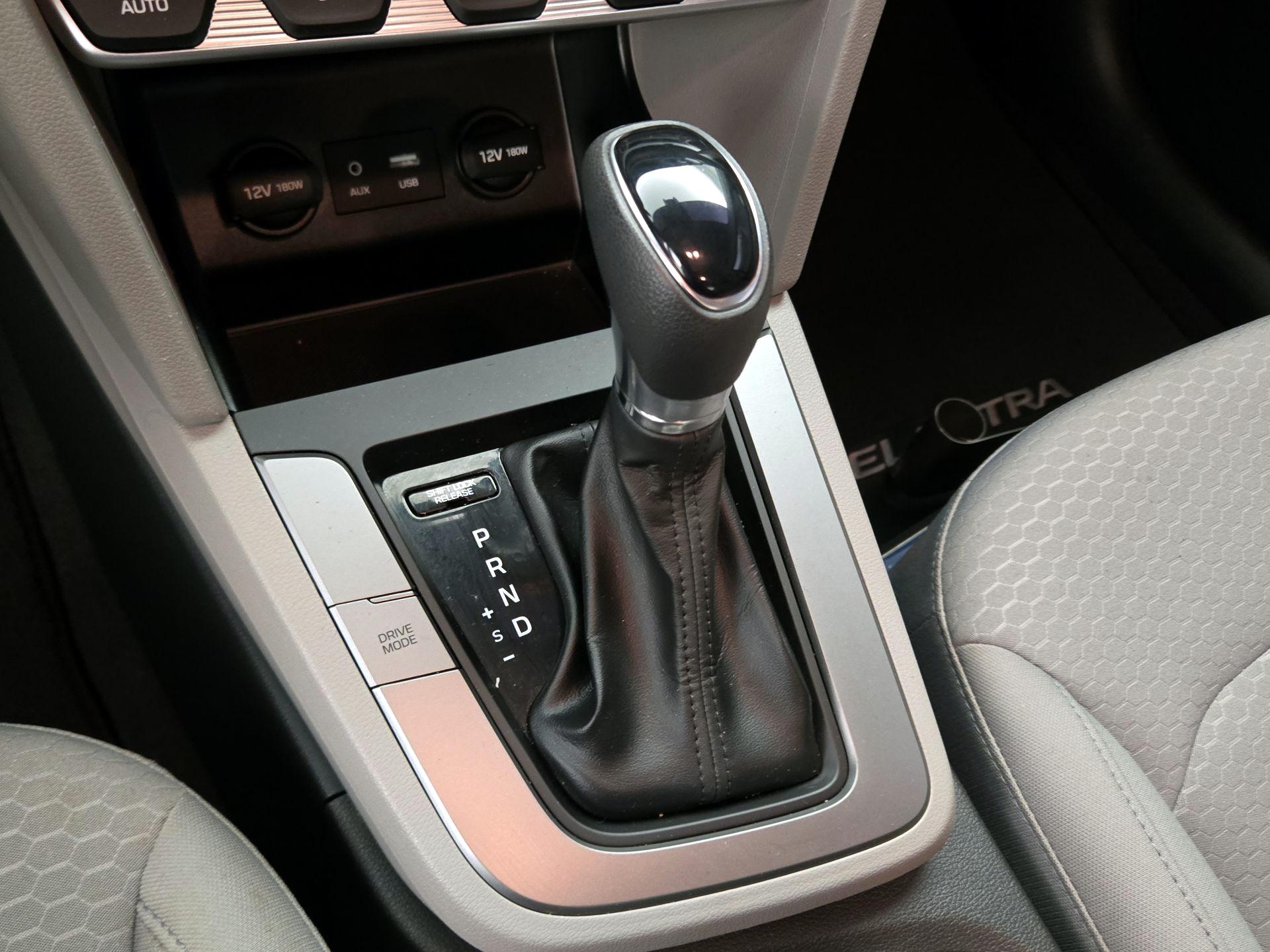 Thumbnail: 2020 Hyundai Elantra - 17