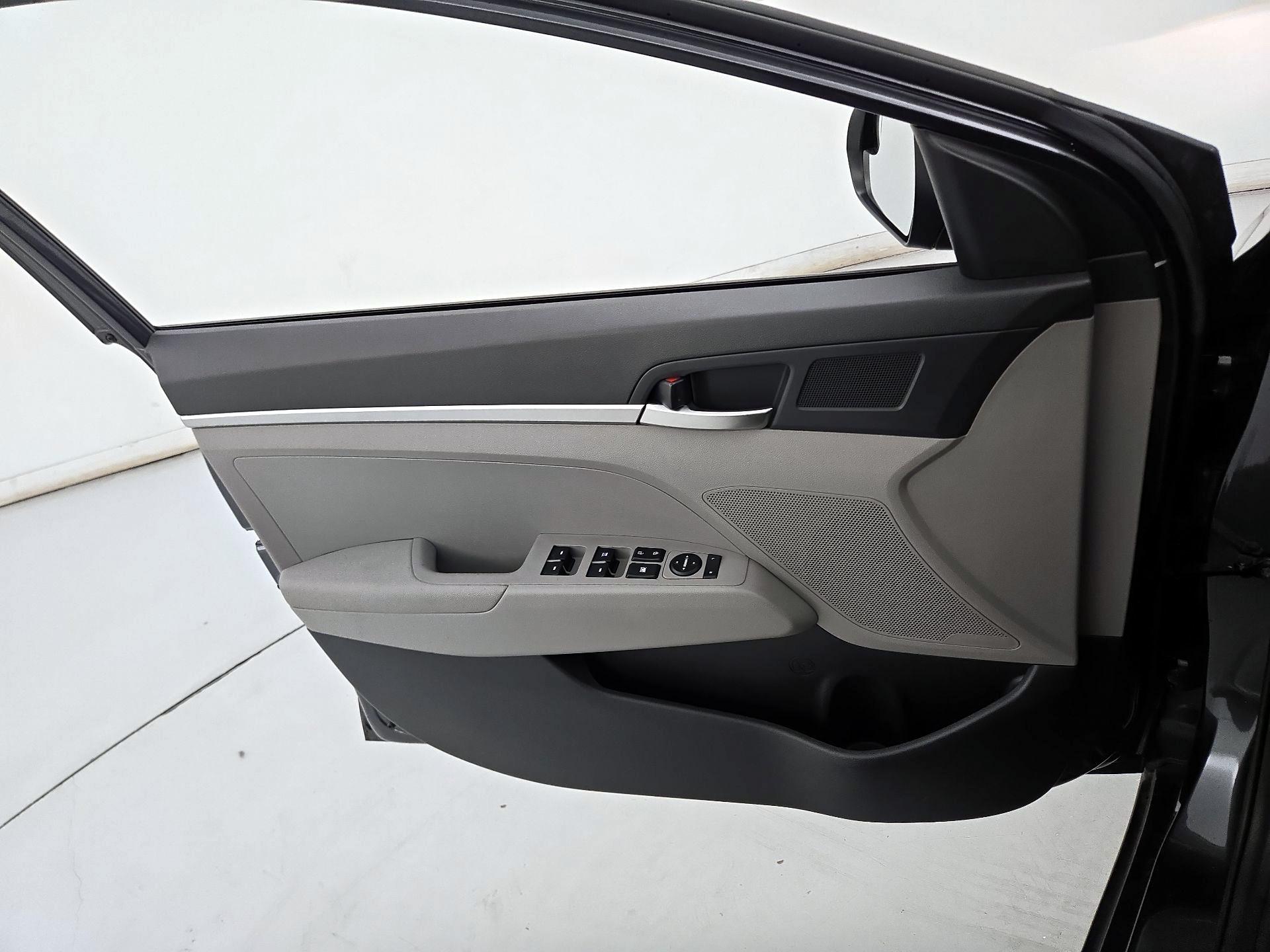 Thumbnail: 2020 Hyundai Elantra - 12