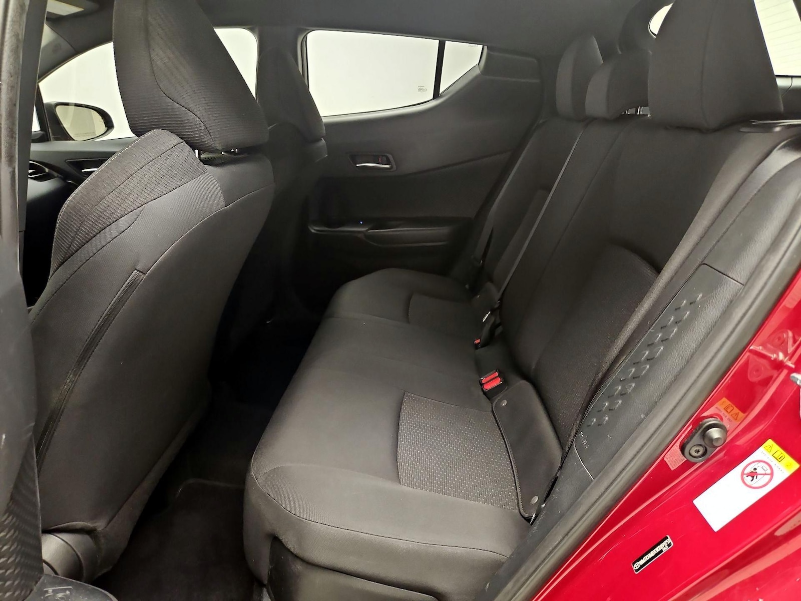 2019 Toyota C-HR XLE - Photo 18