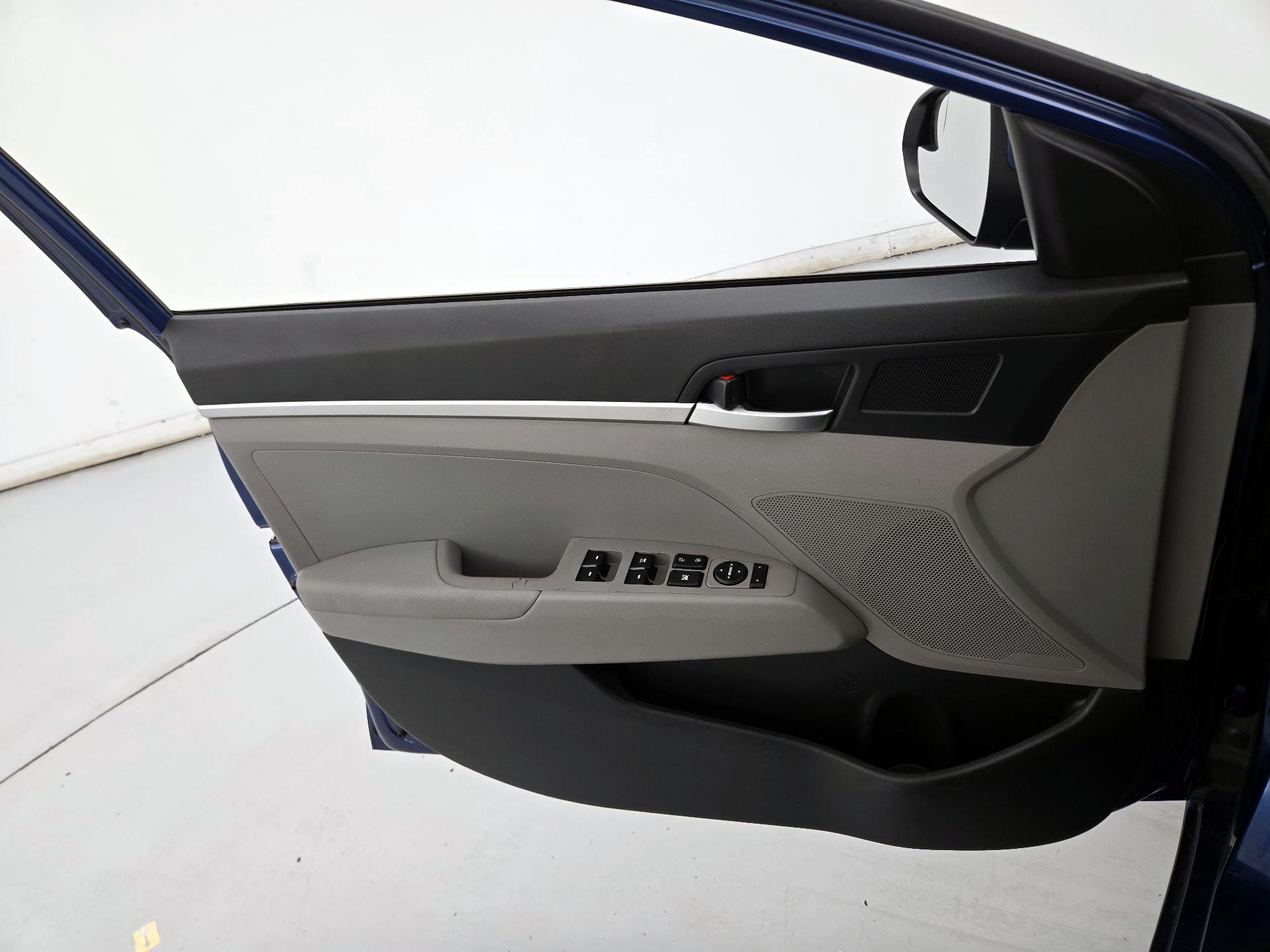 Thumbnail: 2020 Hyundai Elantra - 12