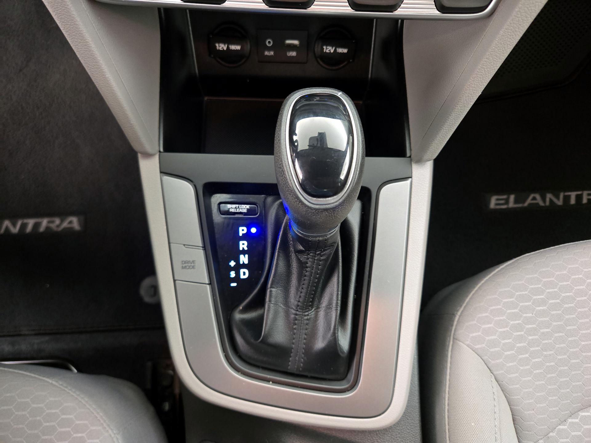 Thumbnail: 2020 Hyundai Elantra - 17