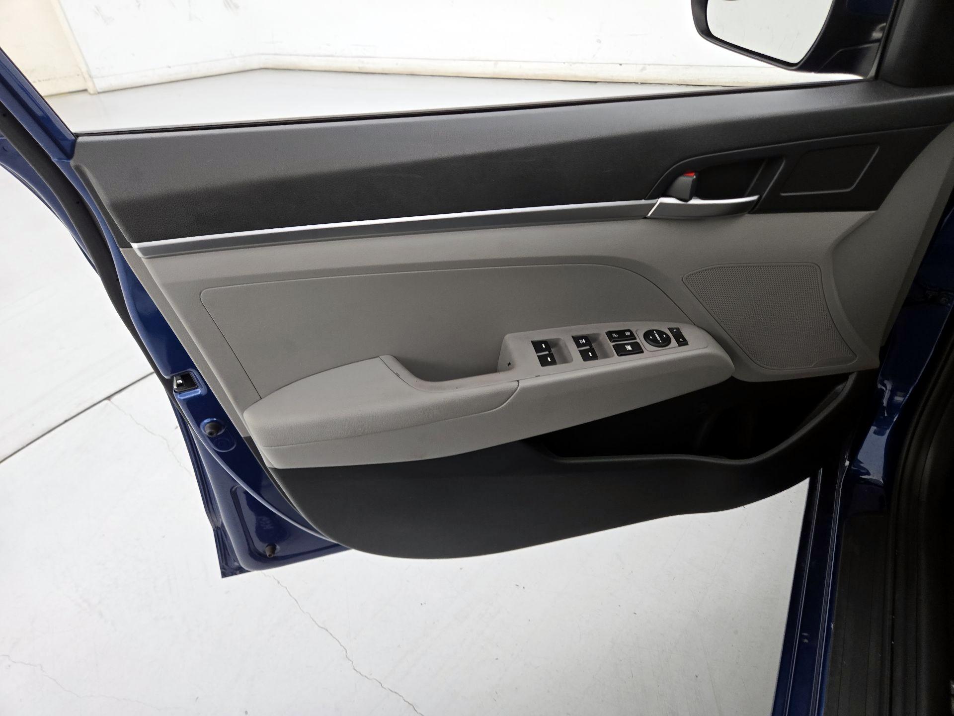 Thumbnail: 2020 Hyundai Elantra - 12