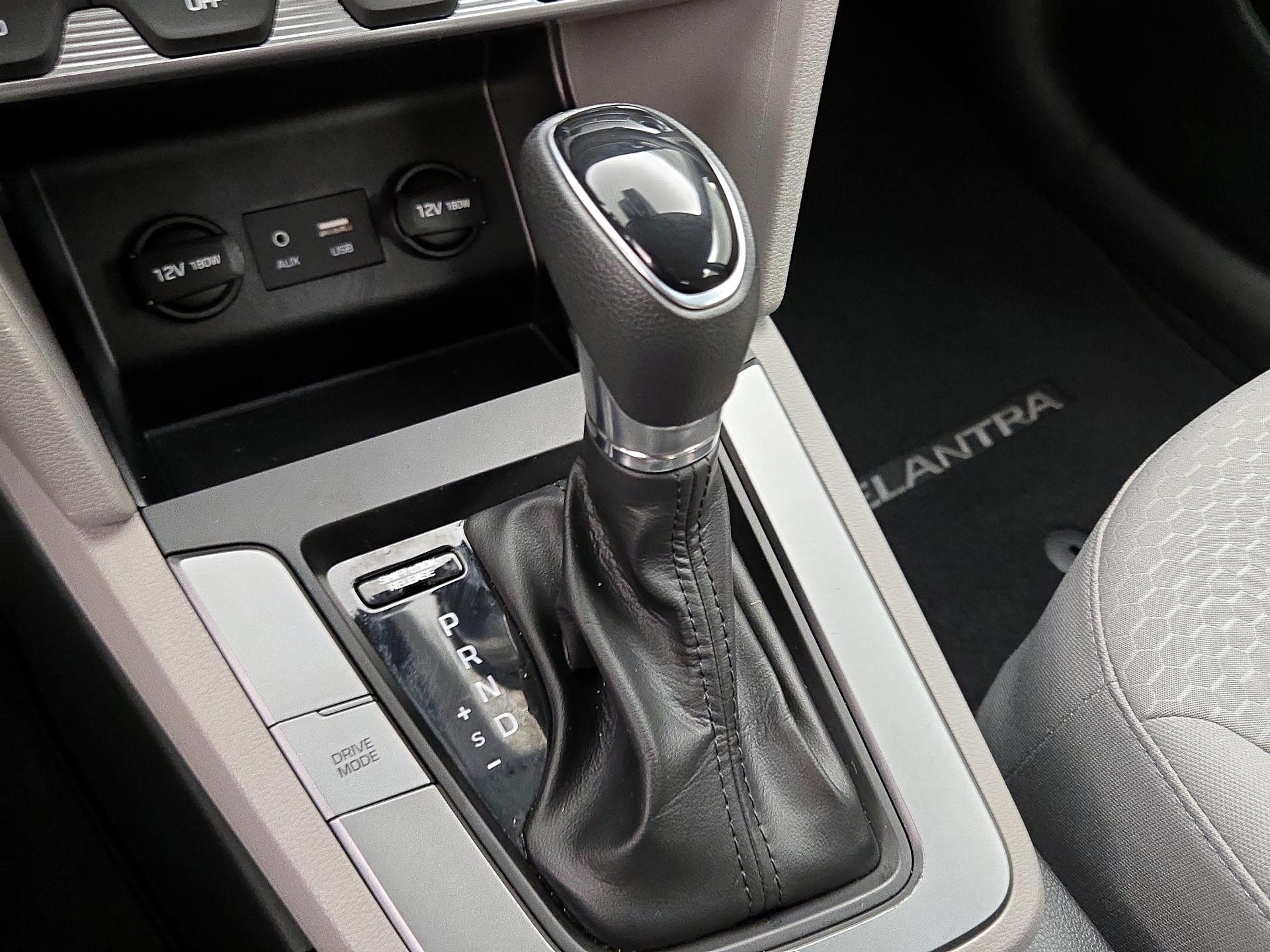 Thumbnail: 2020 Hyundai Elantra - 17