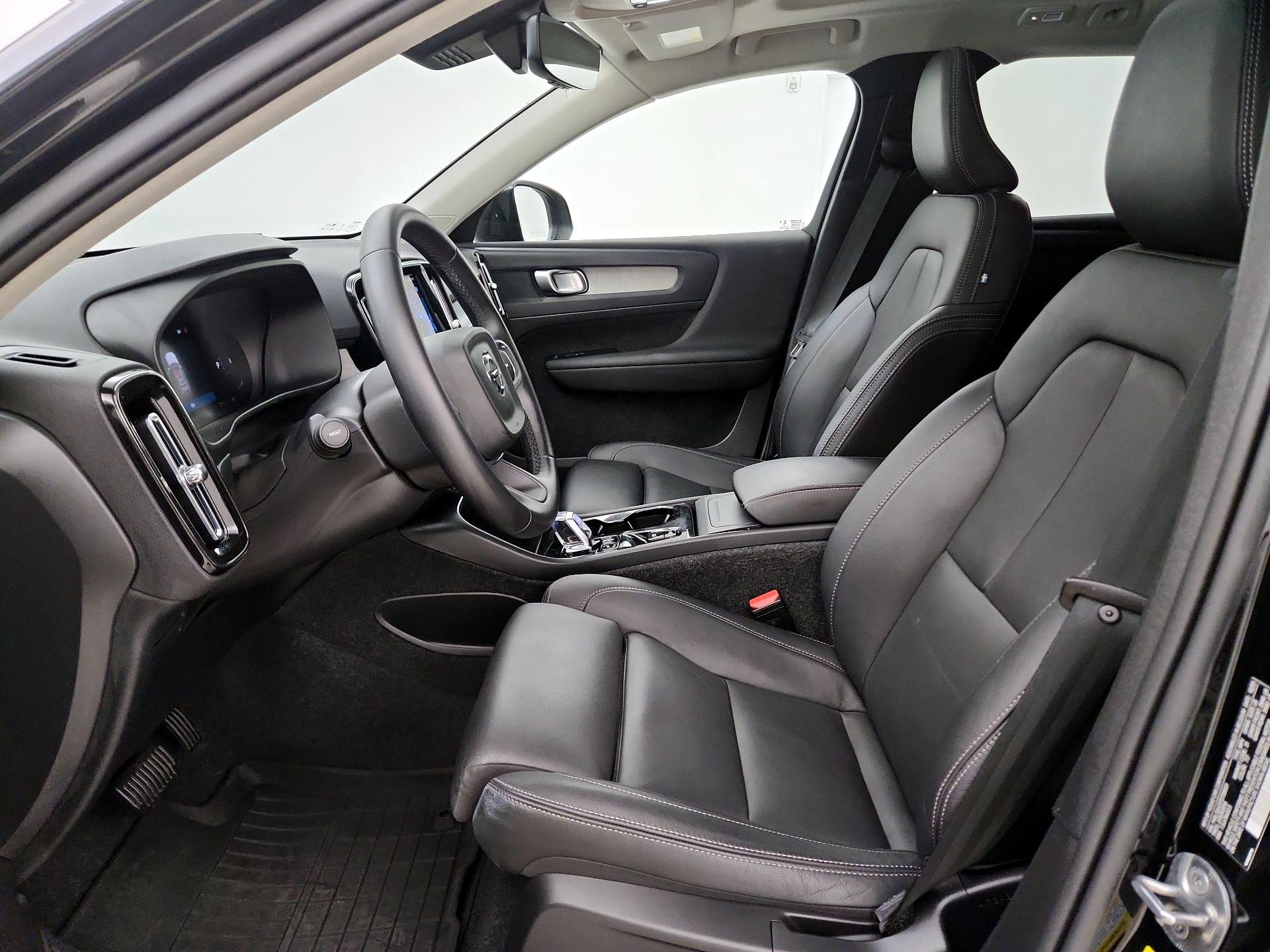 Thumbnail: 2026 Volvo XC40 - 11