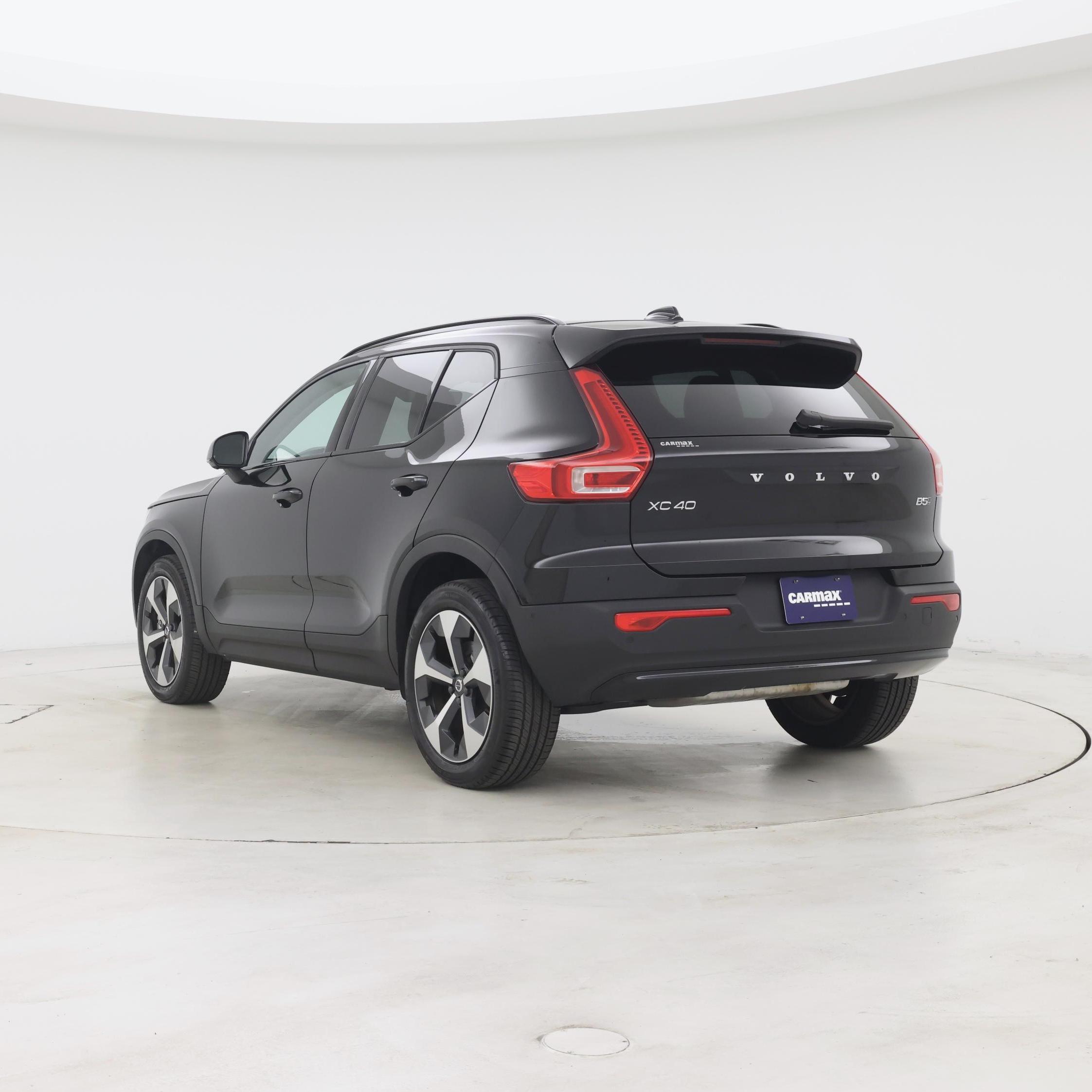 Thumbnail: 2026 Volvo XC40 - 2